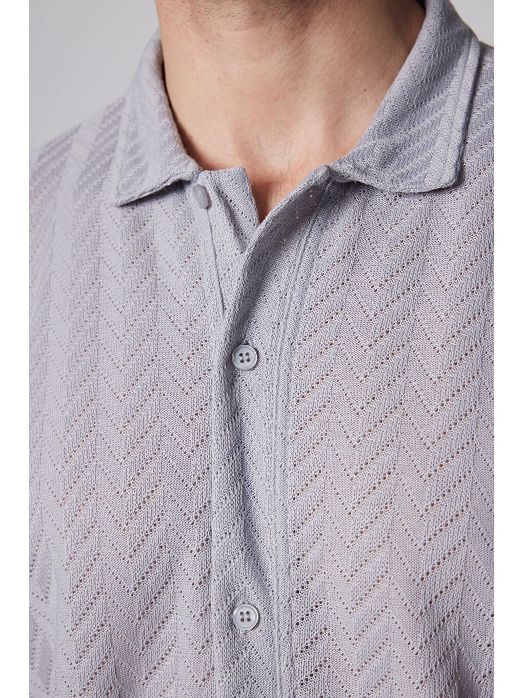 Slim Fit Kısa Kollu Dar Kesim Nefes Alan  Örme Doku Armür Desenli Yazlık Gri Erkek Gömlek-3