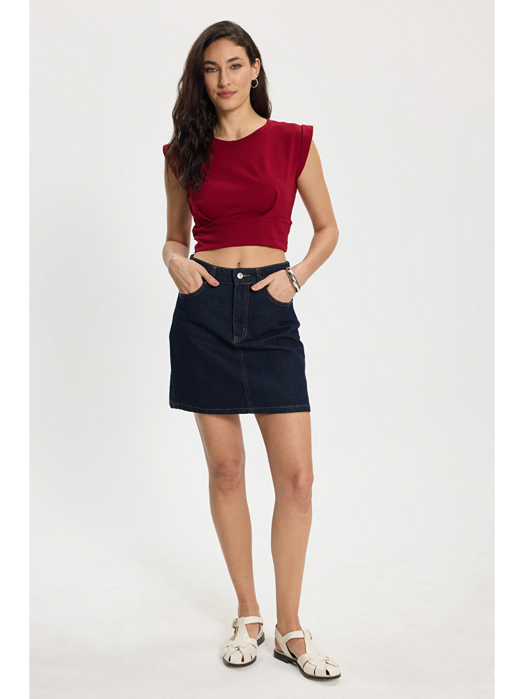 Kadın Slim Fit %100 Pamuk Pileli Yumuşak Doku Bordo Bisiklet Yaka Crop Bluz-1