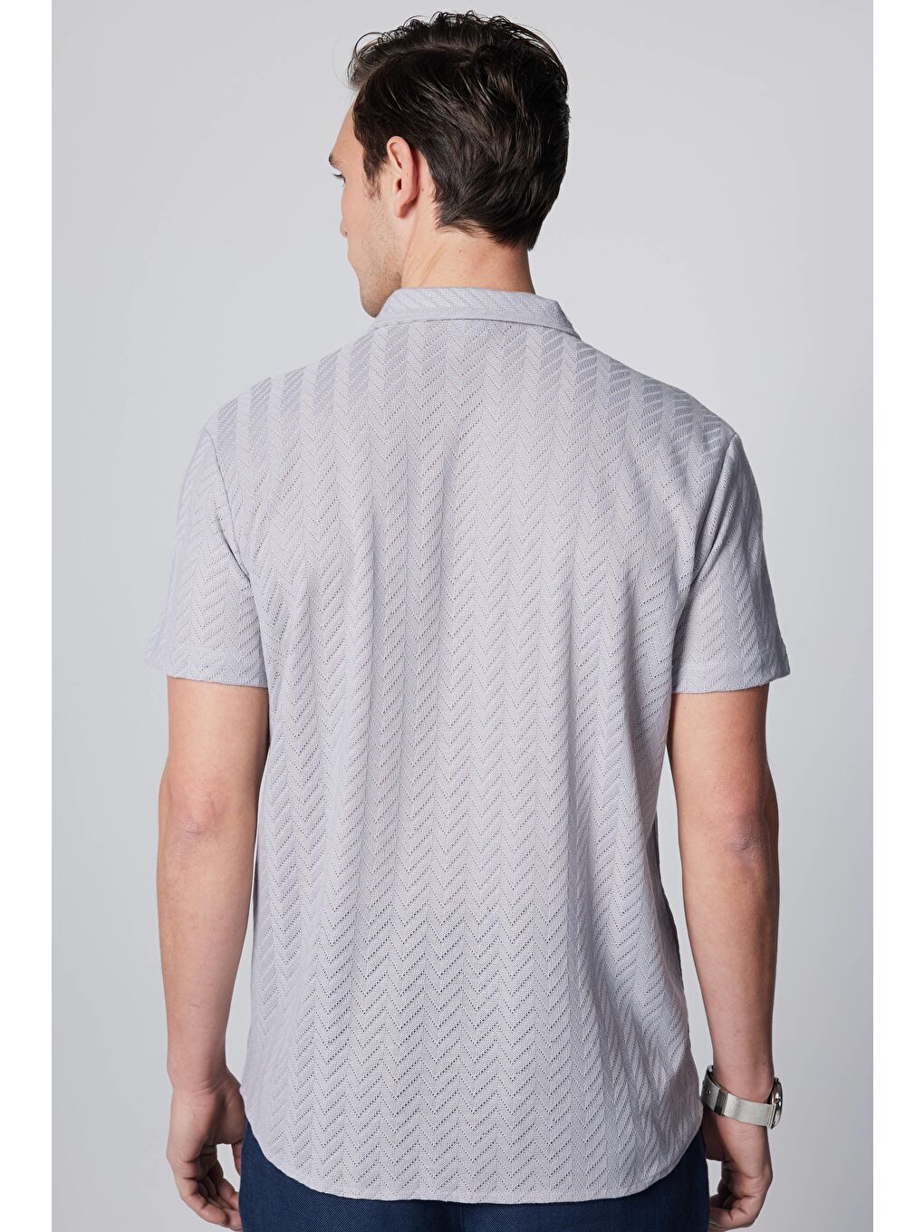Slim Fit Kısa Kollu Dar Kesim Nefes Alan  Örme Doku Armür Desenli Yazlık Gri Erkek Gömlek-4