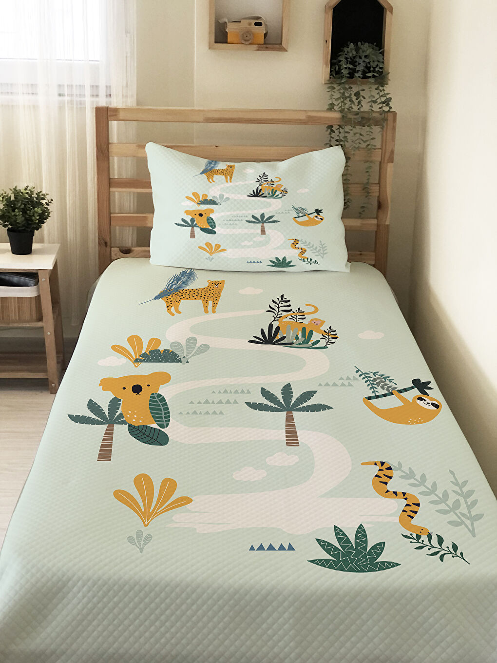 Karışık Sevimli Hayvanlar Desenli Çocuk Pike Takımı - 160x220 Cm Pike 50x70 Cm Yastık Kılıfı