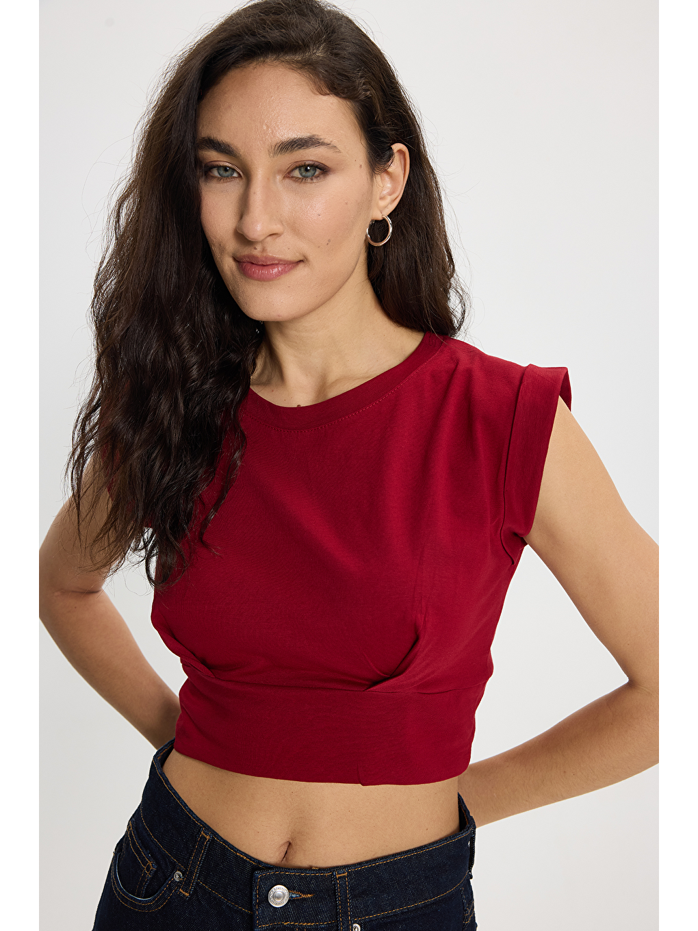 Kadın Slim Fit %100 Pamuk Pileli Yumuşak Doku Bordo Bisiklet Yaka Crop Bluz-4