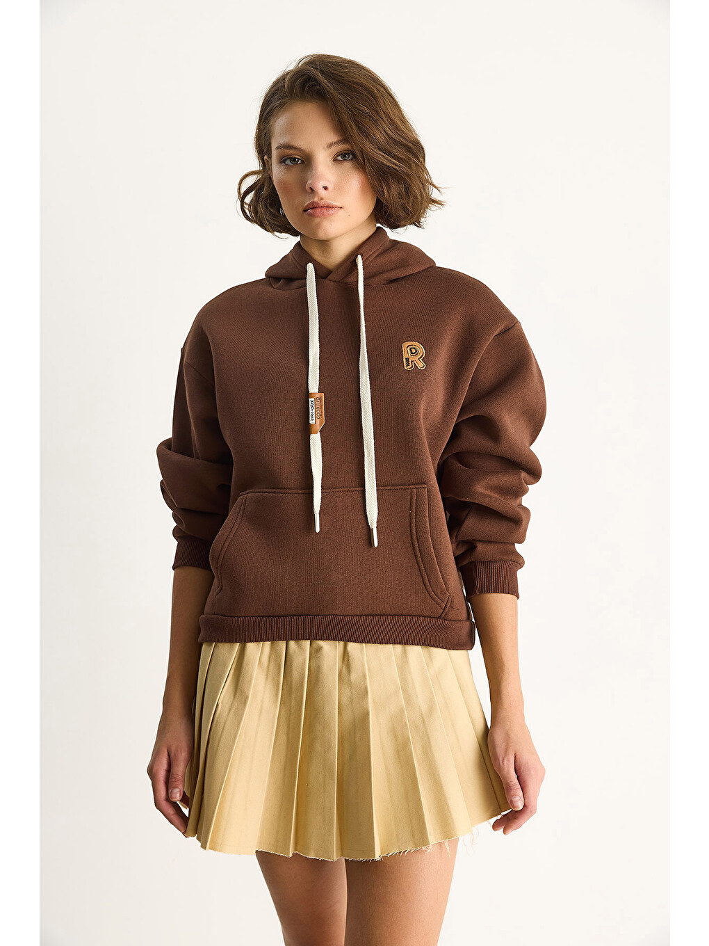 Kahverengi Kadın Nakış İşlemeli Kanguru Cepli Kapüşonlu Şardonlu Salaş Sweatshirt-1
