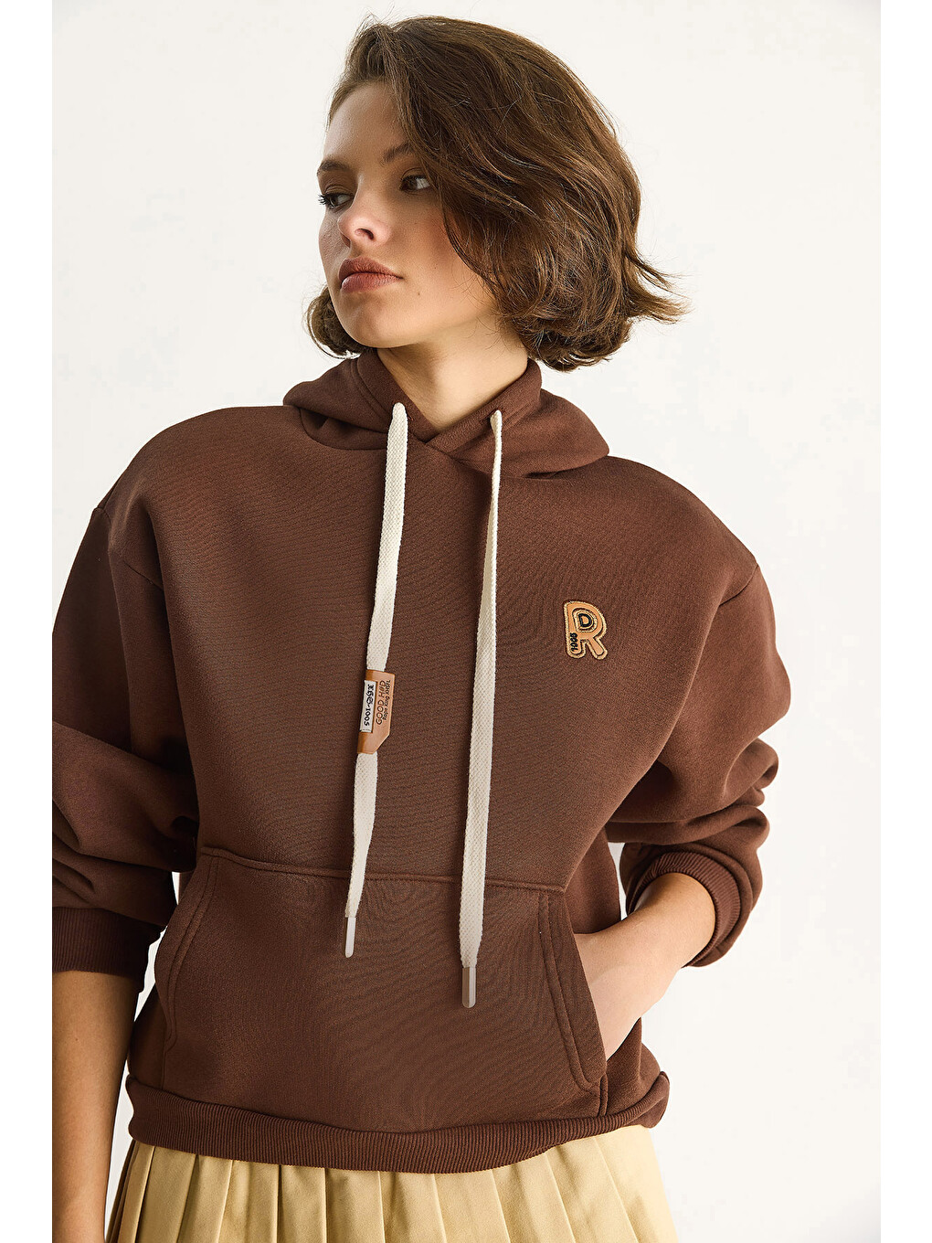 Kahverengi Kadın Nakış İşlemeli Kanguru Cepli Kapüşonlu Şardonlu Salaş Sweatshirt-4