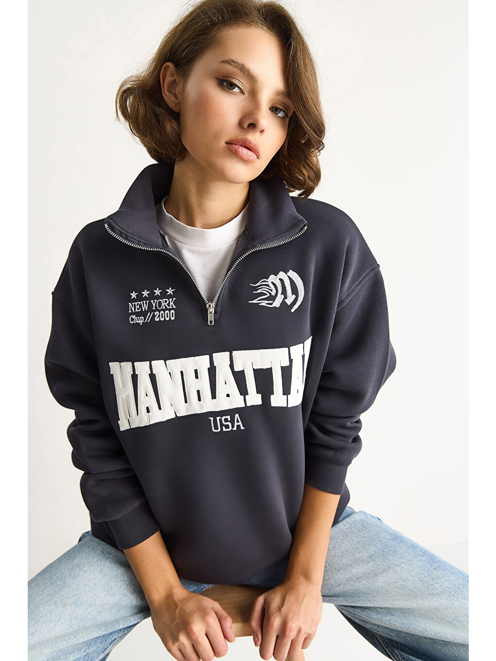 Gri Kadın Nakışlı Yarım Fermuarlı Polo Yaka Şardonlu Oversize Sweatshirt
