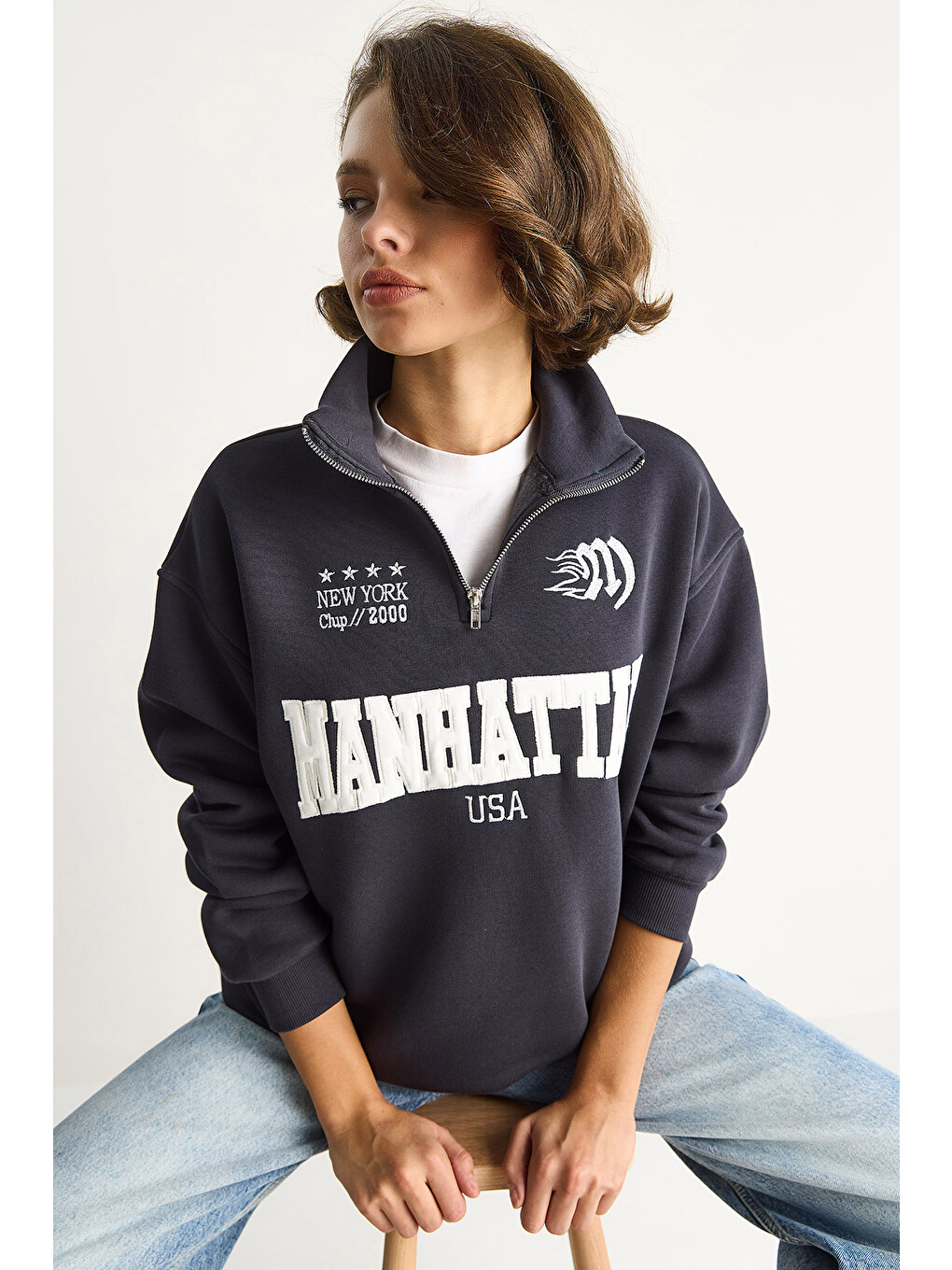 Gri Kadın Nakışlı Yarım Fermuarlı Polo Yaka Şardonlu Oversize Sweatshirt-1