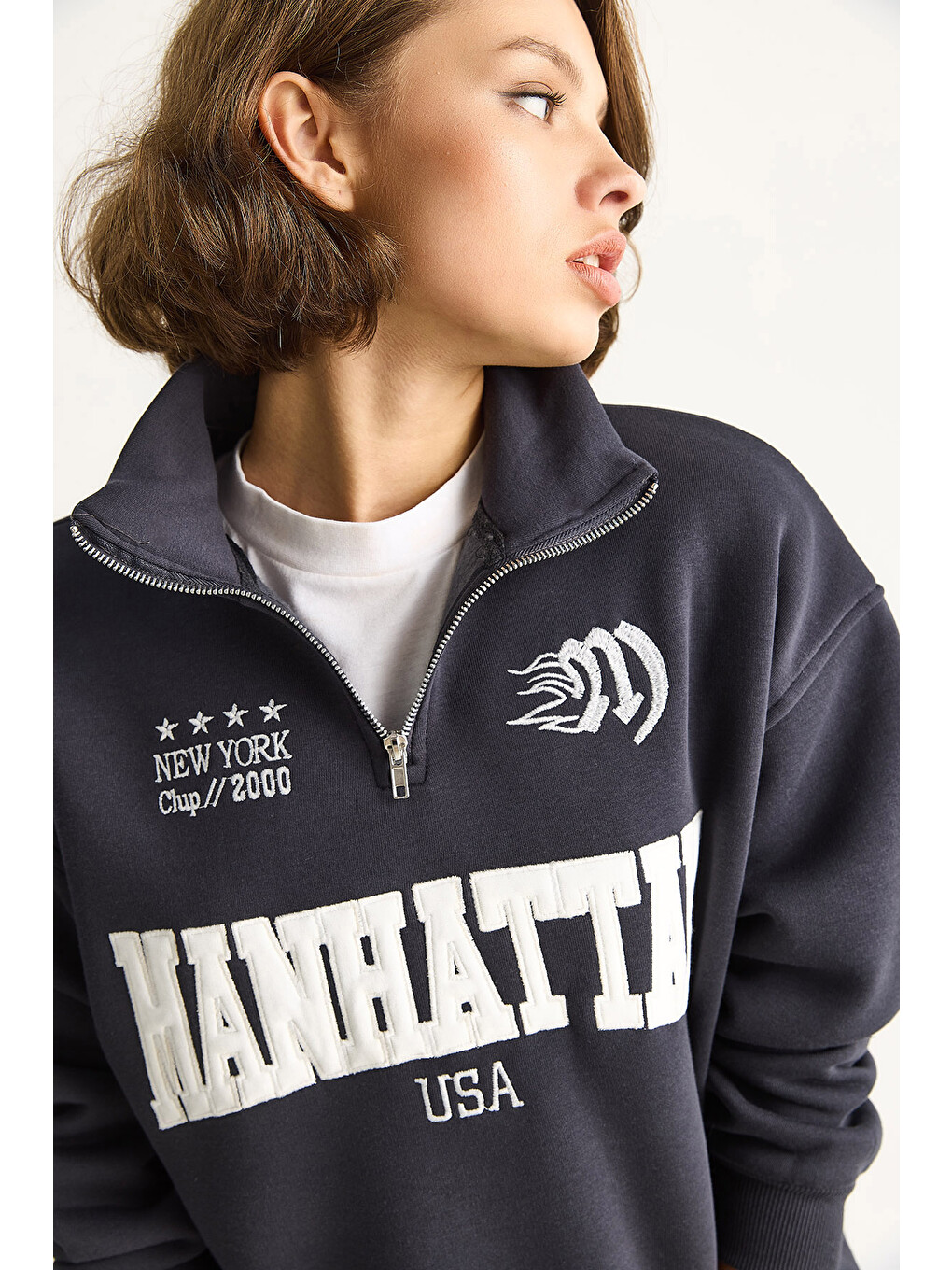 Gri Kadın Nakışlı Yarım Fermuarlı Polo Yaka Şardonlu Oversize Sweatshirt-2