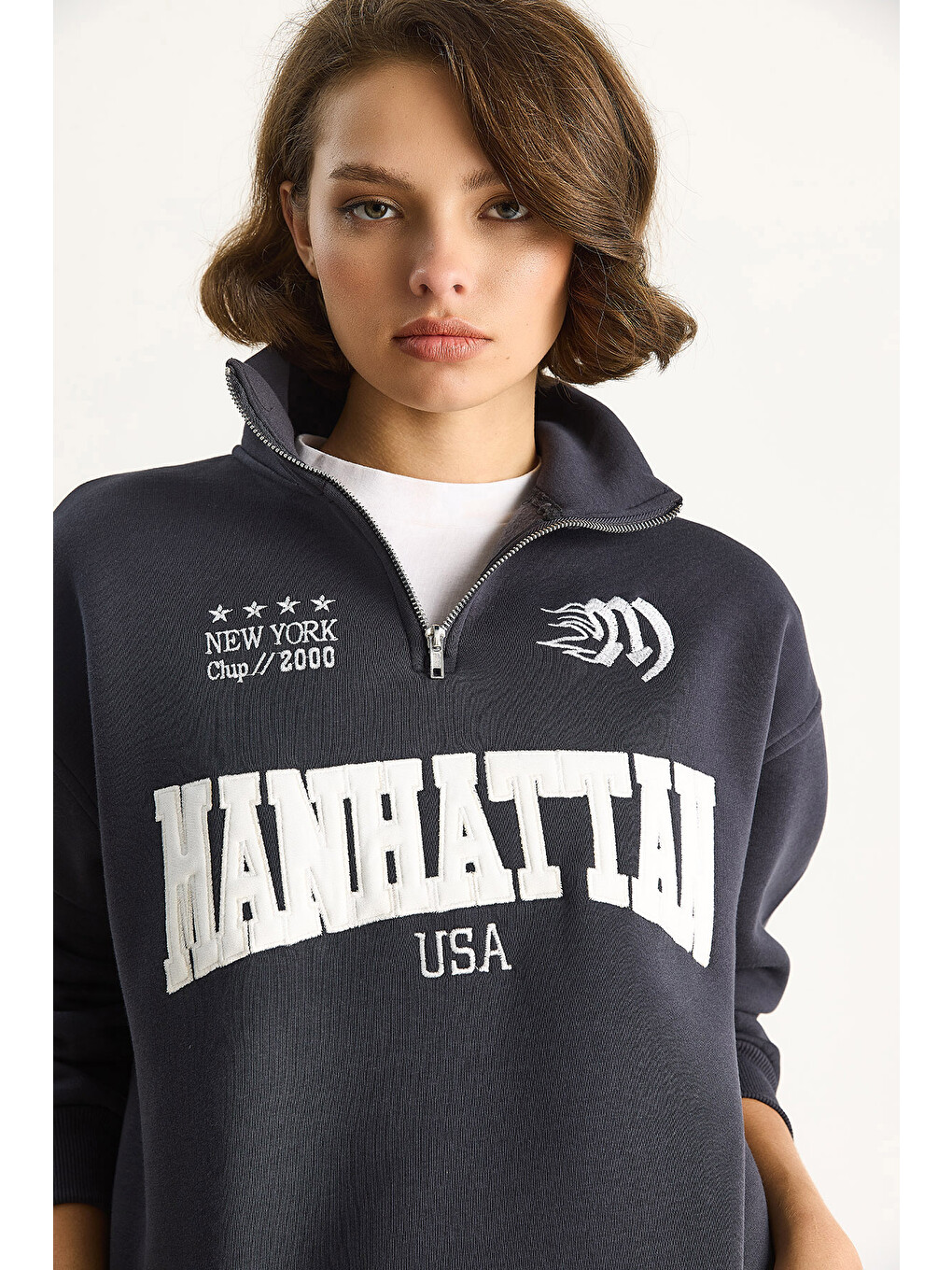 Gri Kadın Nakışlı Yarım Fermuarlı Polo Yaka Şardonlu Oversize Sweatshirt-4