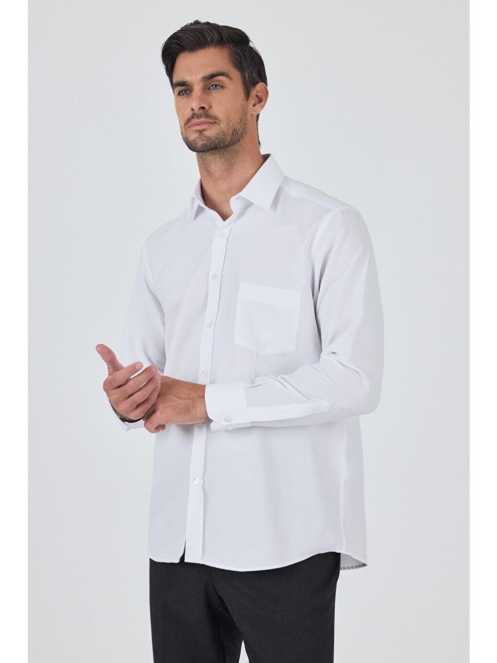 Beyaz Uzun Kol Desenli Armürlü Sert Yaka Cepli Pamuklu Classic Comfort Fit Büyük Beden Gömlek 1004250187