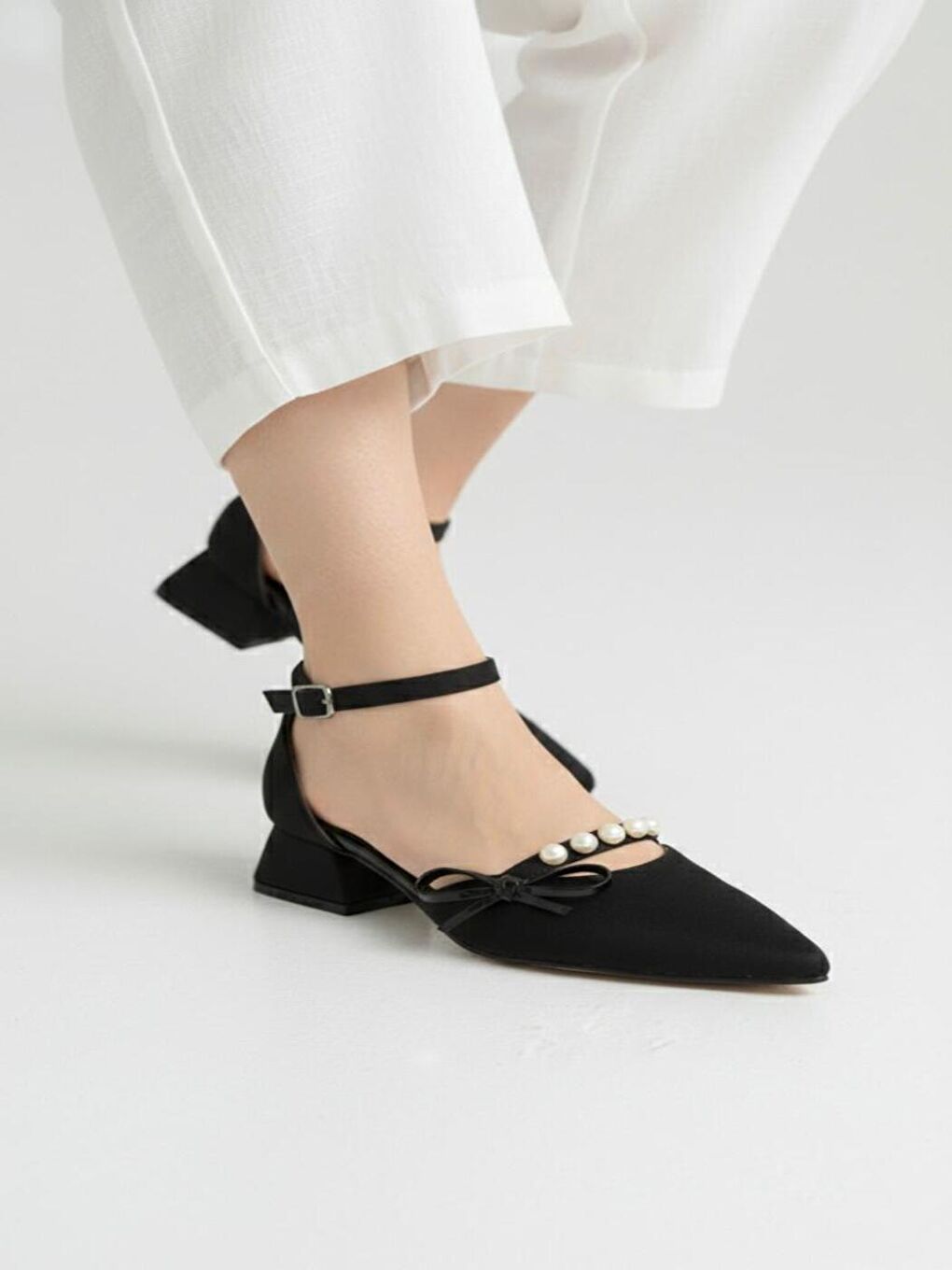 Kadın Arin Siyah Saten Sivri Burun Fiyonk ve İnci Detaylı 3 Cm Topuk Klasik Ayakkabı-2