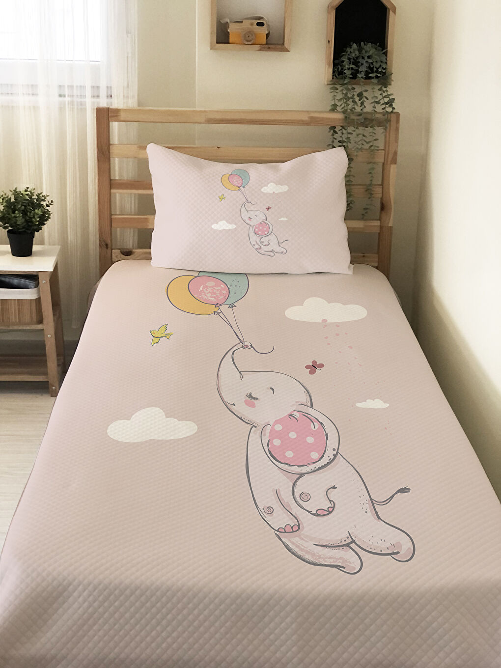 Karışık Fil Desenli Çocuk Pike Takımı - 160x220 Cm Pike 50x70 Cm Yastık Kılıfı