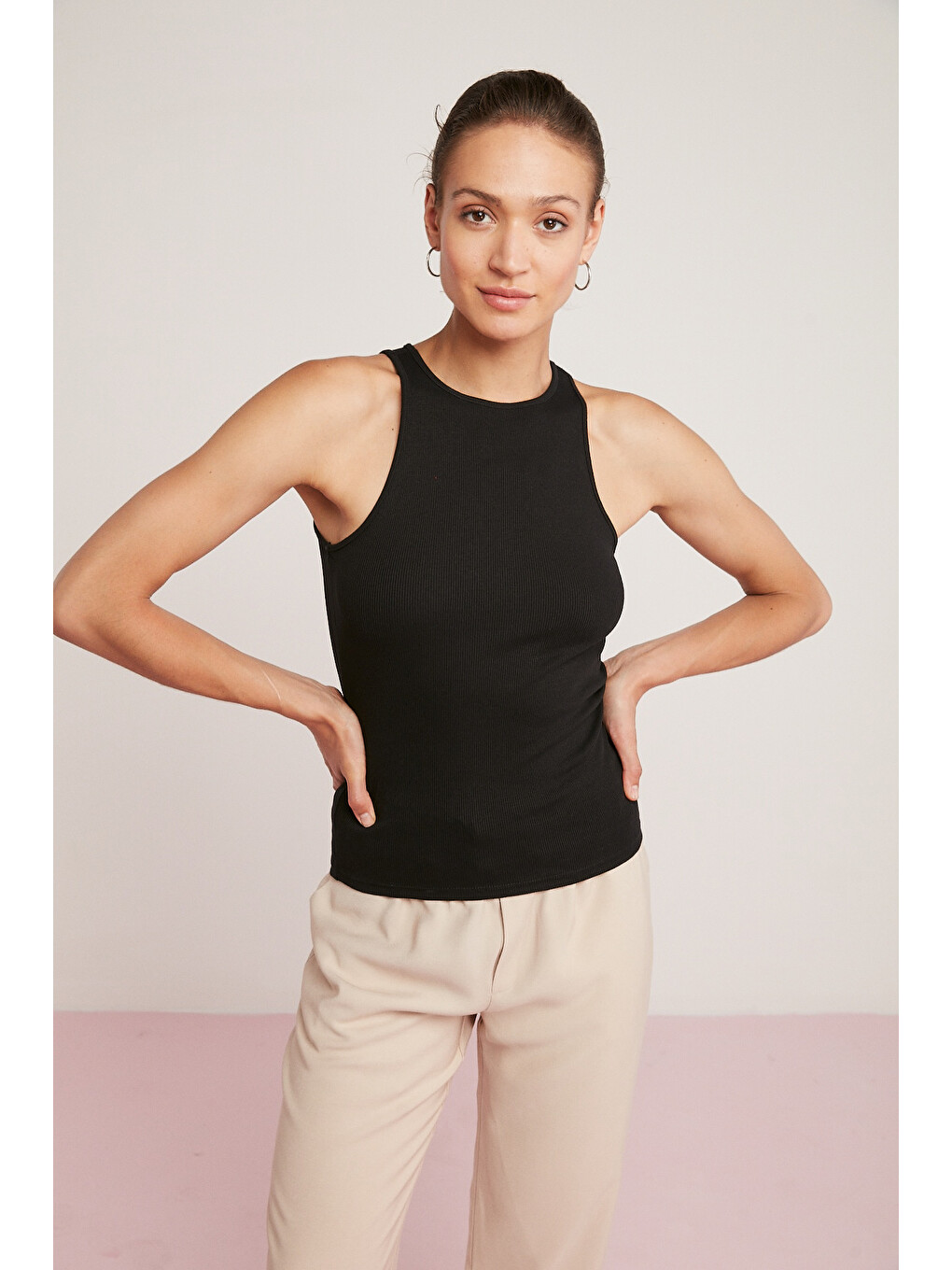 Mıra Kadın Fitilli Görünümlü Pamuklu Regular Fit Halter Yaka Sıfır Kollu Siyah Atlet-3