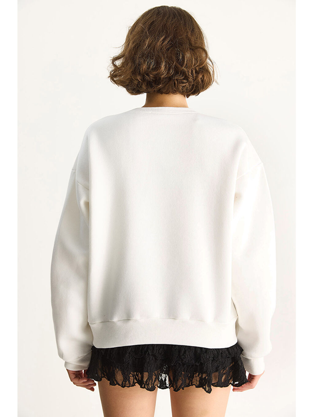 Beyaz Kadın Bisiklet Yaka Dijital Cowboy Baskılı Salaş Sweatshirt-5