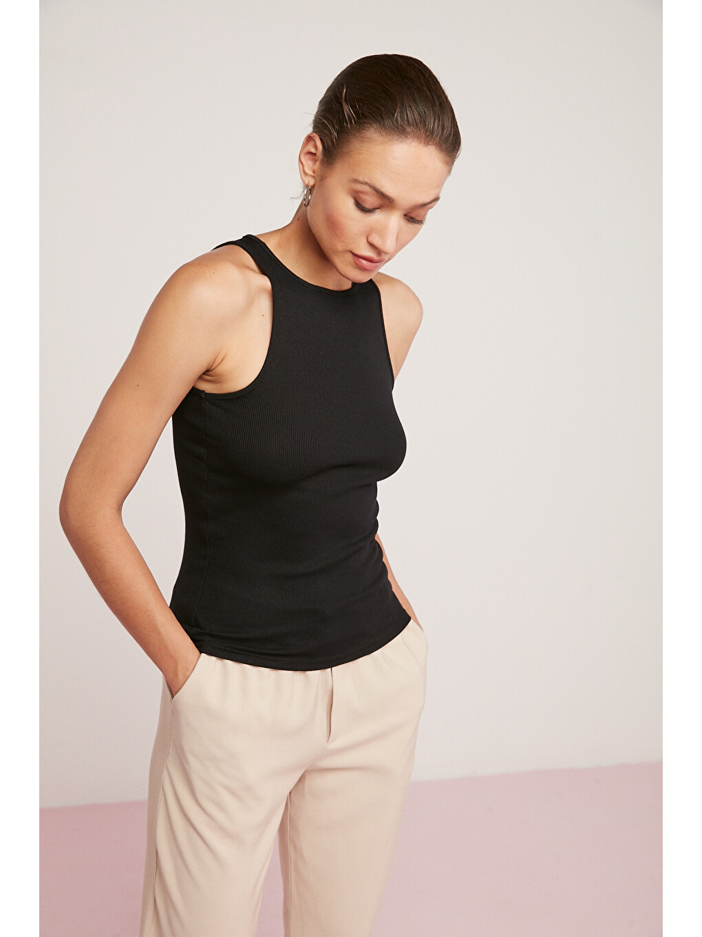Mıra Kadın Fitilli Görünümlü Pamuklu Regular Fit Halter Yaka Sıfır Kollu Siyah Atlet-5