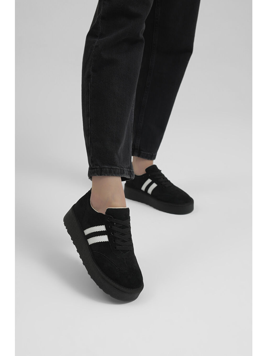 Kadın Siyah Kadın Süet Rahat Kalıp Sneaker-2