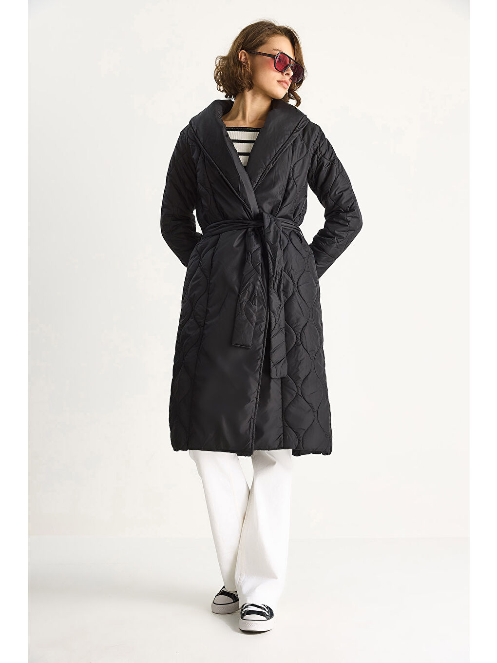 Siyah Kadın Kuşaklı Şal Yaka Kapitone Kaban-1