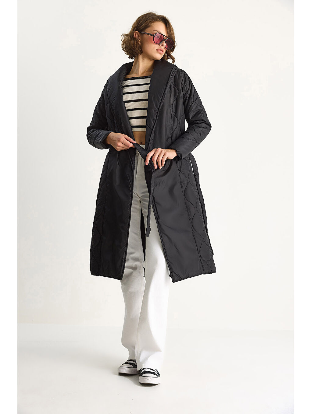 Siyah Kadın Kuşaklı Şal Yaka Kapitone Kaban-3