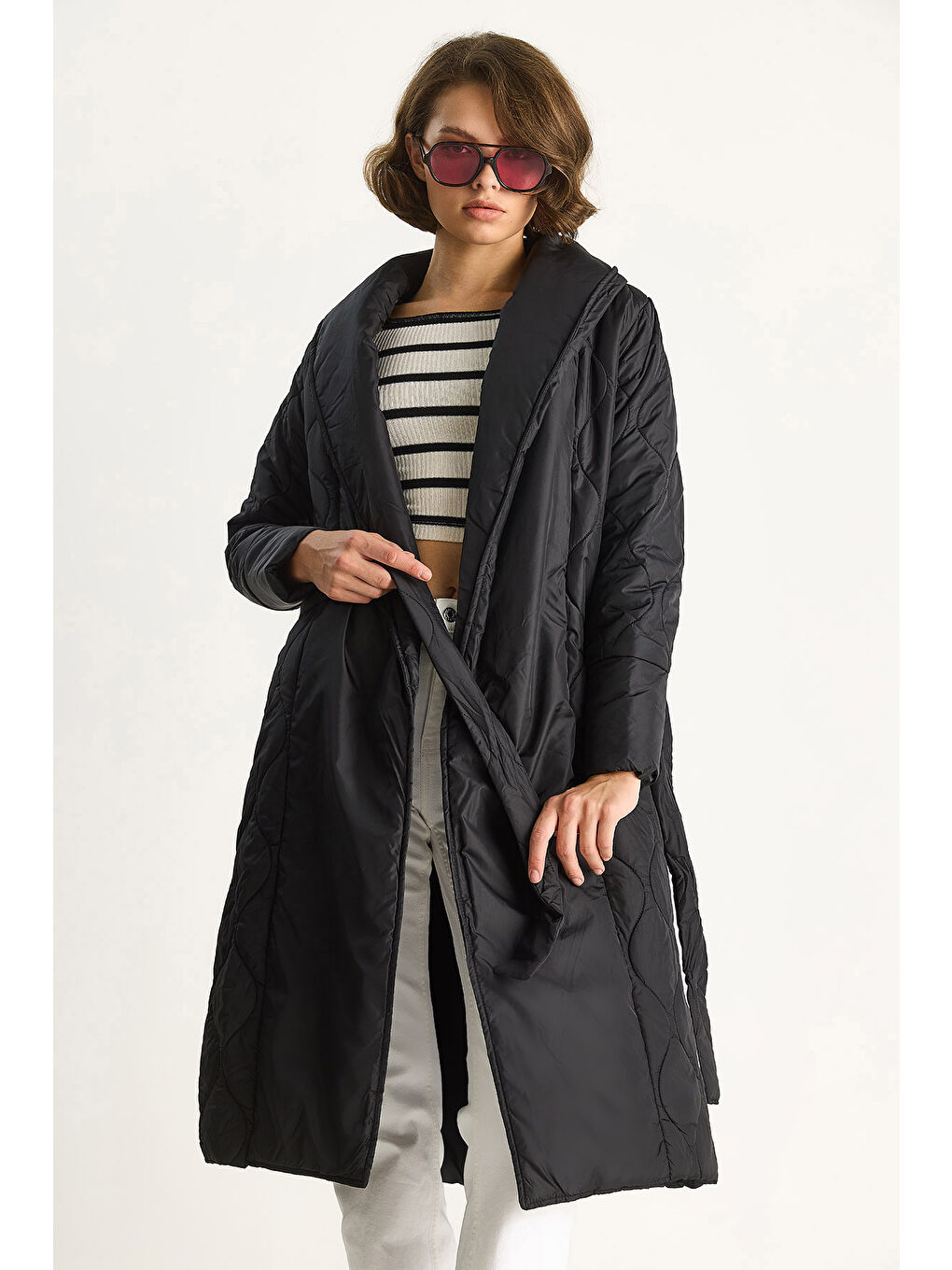 Siyah Kadın Kuşaklı Şal Yaka Kapitone Kaban-4