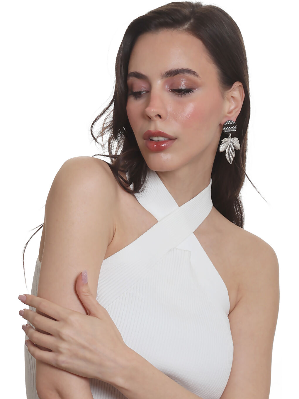 Gri Kadın Çivili Model Yaprak Formlu Küpe-4