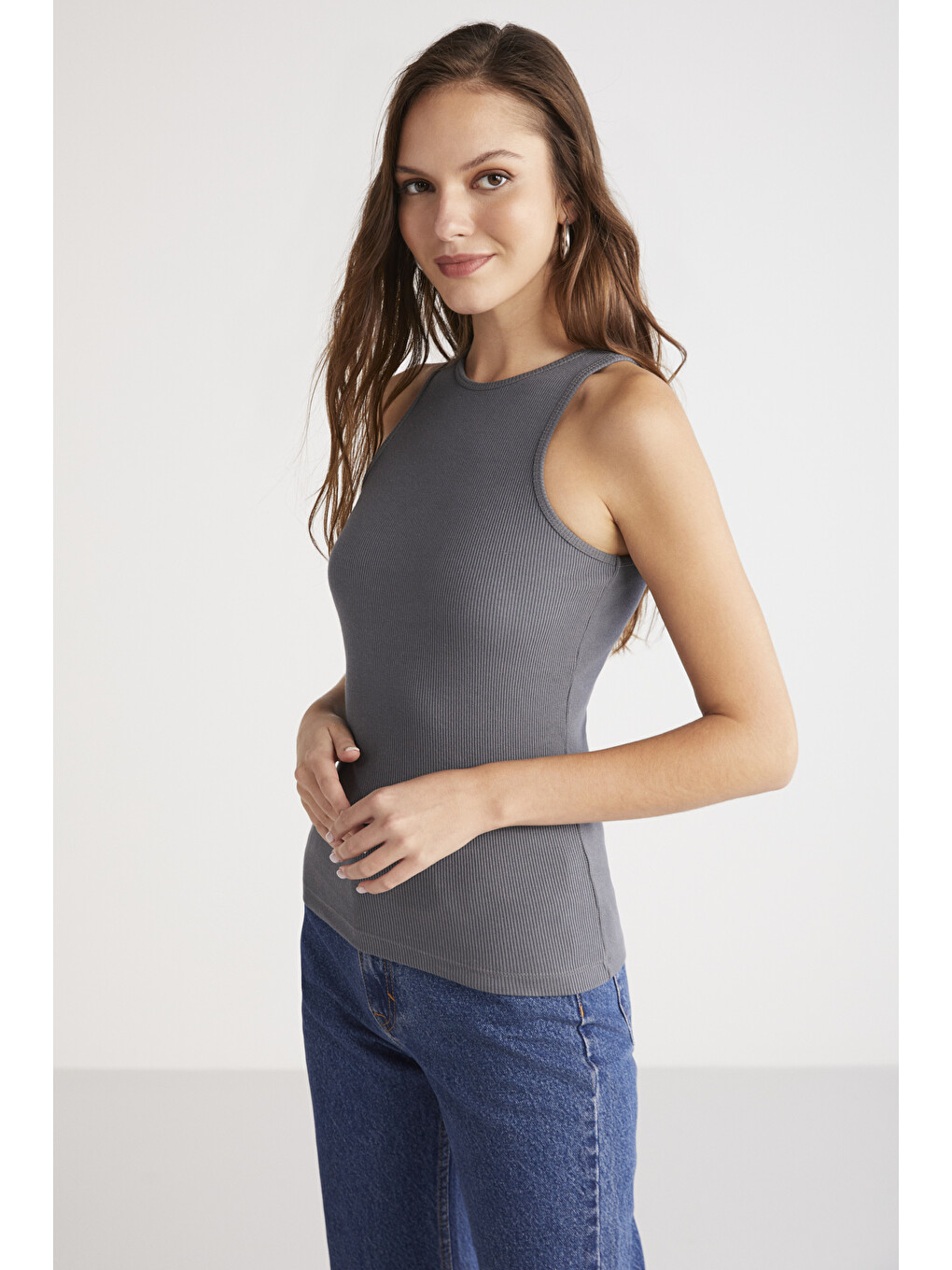 Mıra Kadın Fitilli Görünümlü Pamuklu Regular Fit Halter Yaka Sıfır Kollu Gri Atlet-1