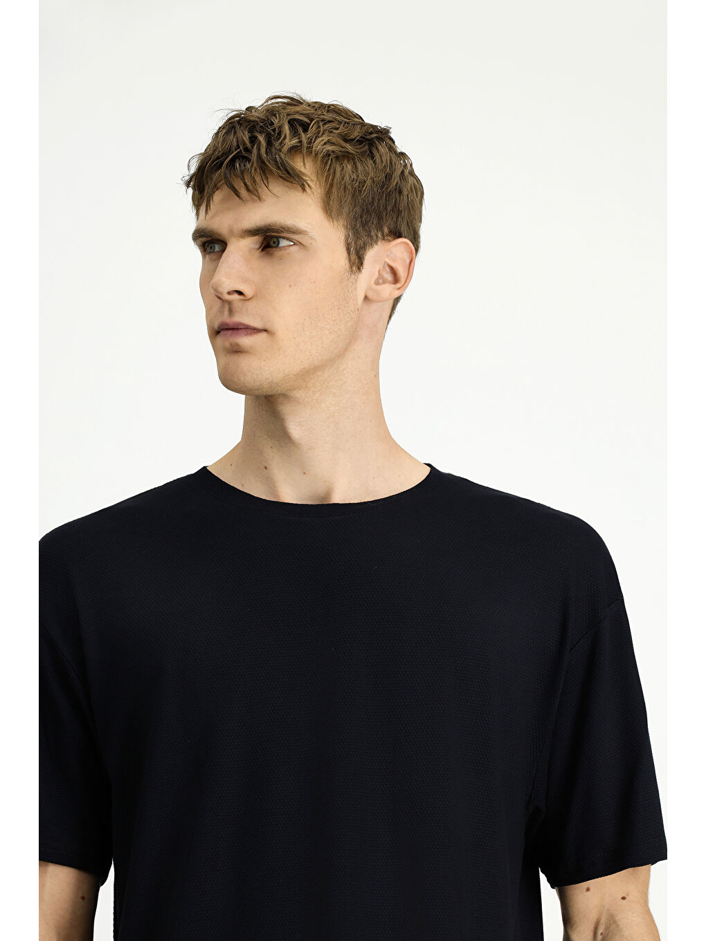 Siyah Bisiklet Yaka Oversize Desenli Modal Karışımlı Tişört-2