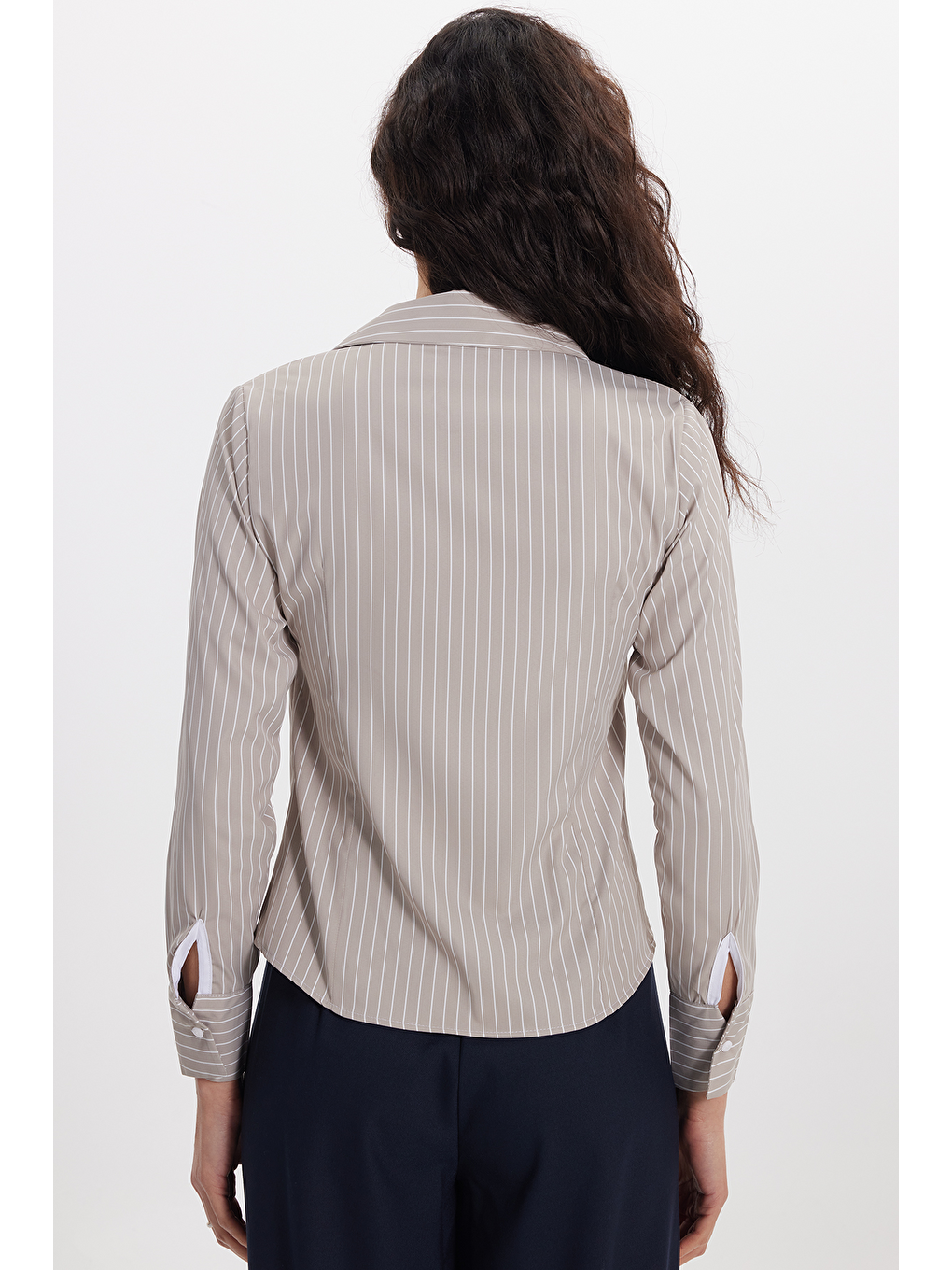 Kadın Slim Fit Dar Kesim Uzun Kollu Çizgili Bej Gömlek-5