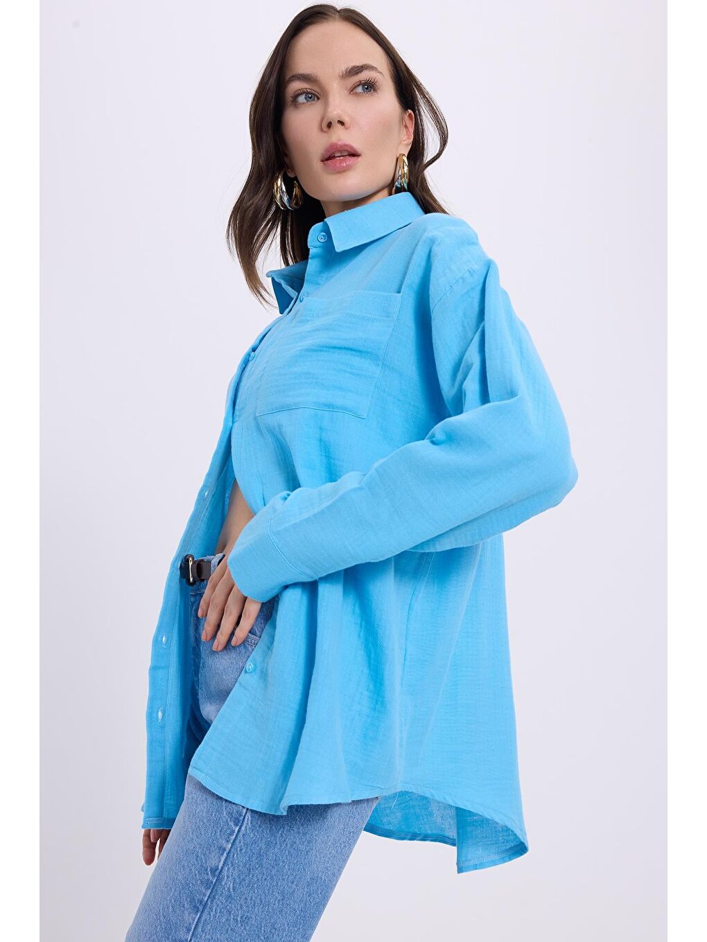 Kadın Oversize Geniş Kesim %100 Pamuk Müslin Kumaş Uzun Kollu Cepli Dokulu Mavi Gömlek-4