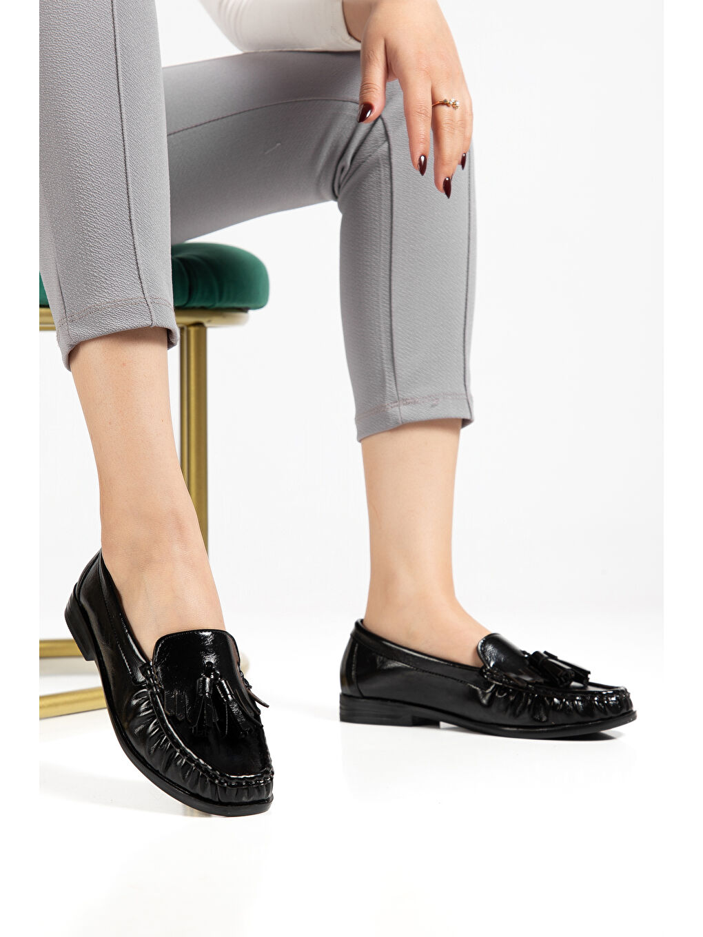 Kadın Siyah Kadın Püskül Detaylı Rahat Kalıp Loafer Ayakkabı-1