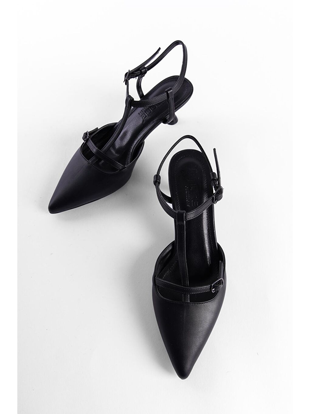Siyah Bilekten Kemerli Orta Topuklu Kadın Ayakkabı-1