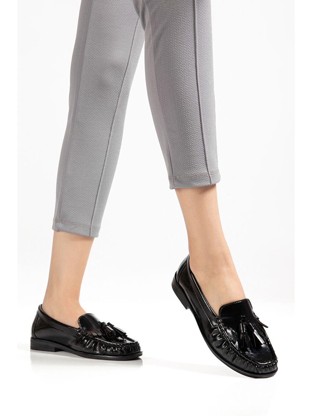 Kadın Siyah Kadın Püskül Detaylı Rahat Kalıp Loafer Ayakkabı-3