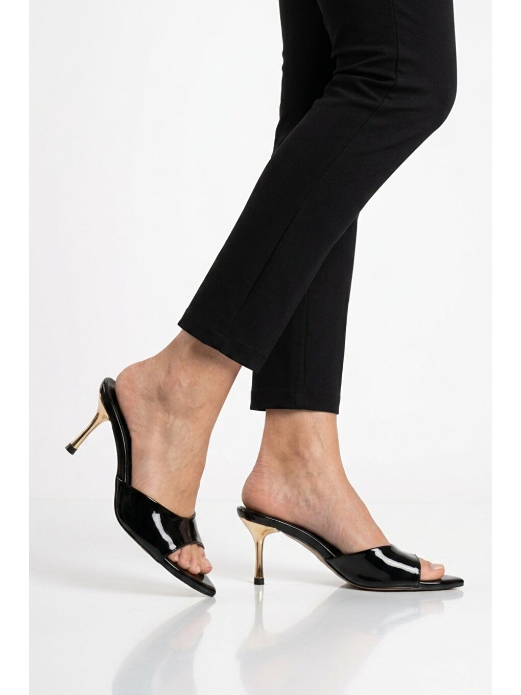 Siyah Rugan Kadın Hafif İnce Topuklu Terlik 336601 Z