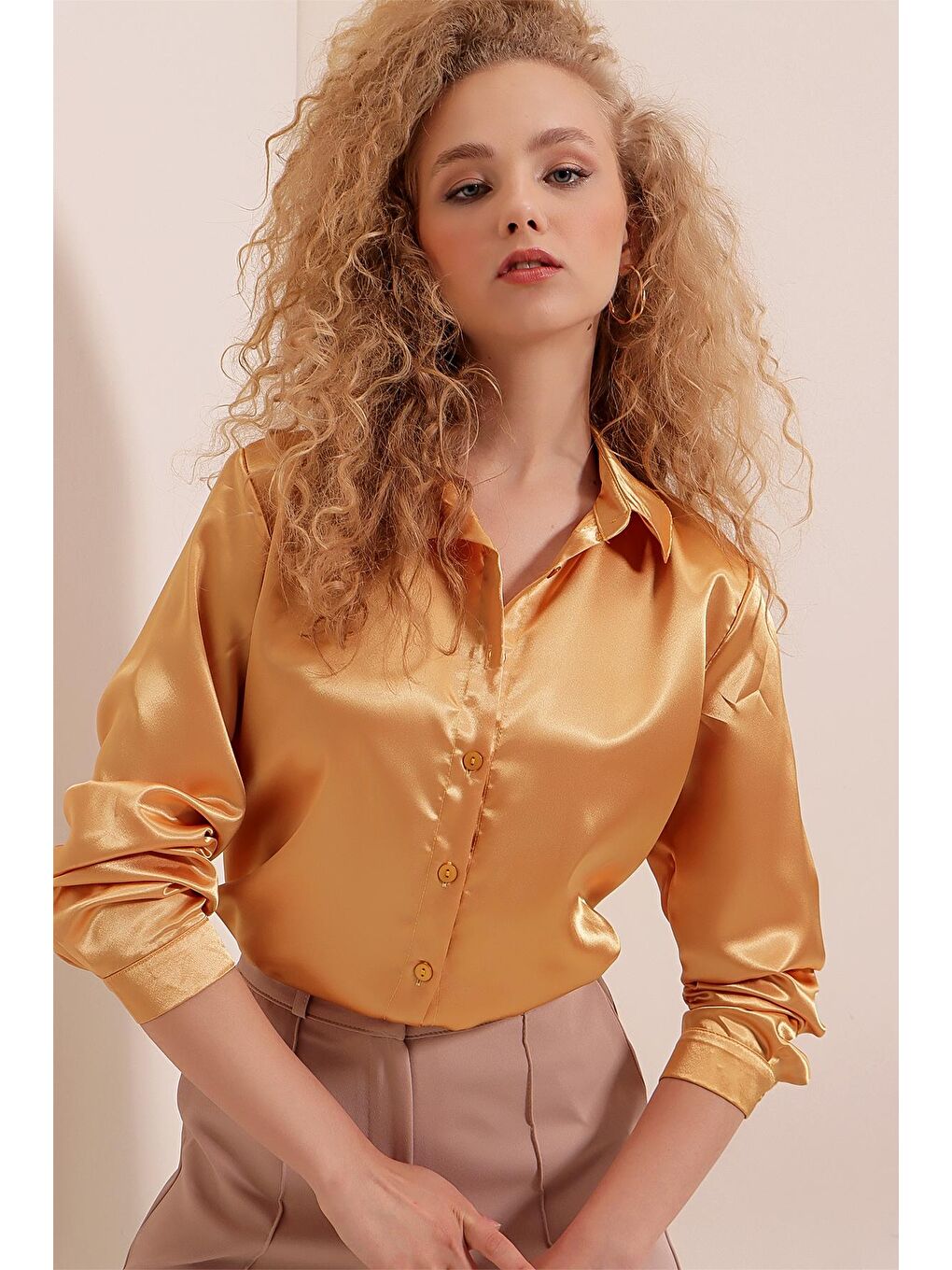 Sarı 3964 Hafif Dökümlü Saten Gömlek - Altın