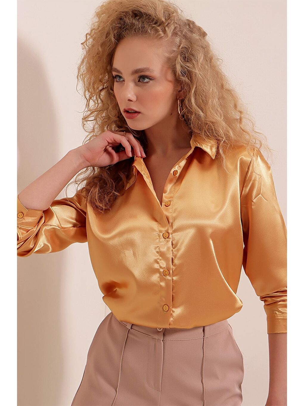 Sarı 3964 Hafif Dökümlü Saten Gömlek - Altın-1