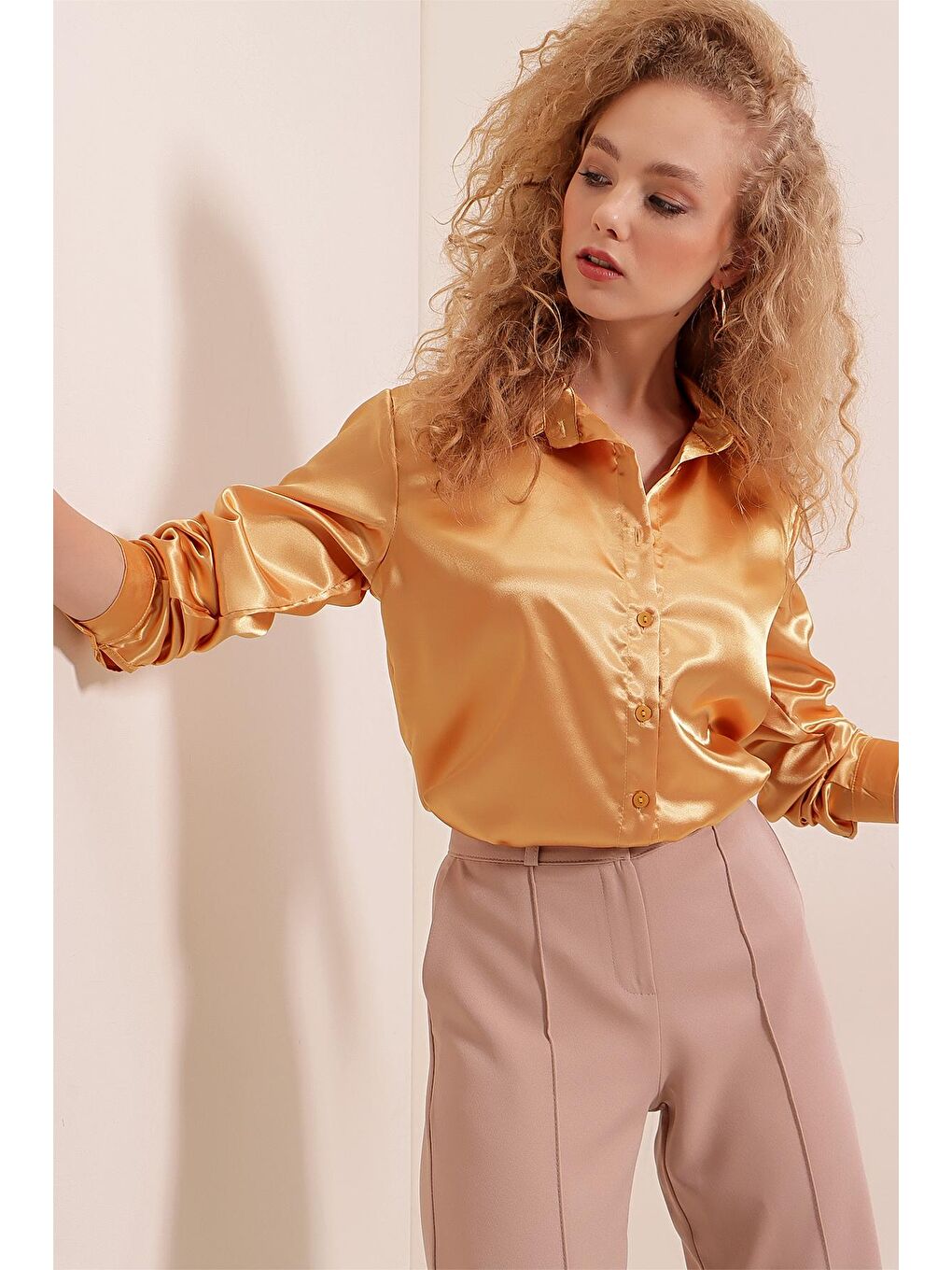 Sarı 3964 Hafif Dökümlü Saten Gömlek - Altın-4