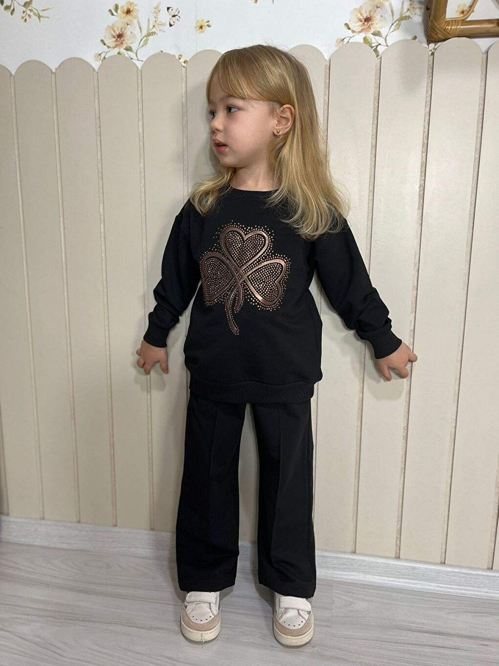 Kız Çocuk Kalpli Yonca Desenli Takım Siyah-1