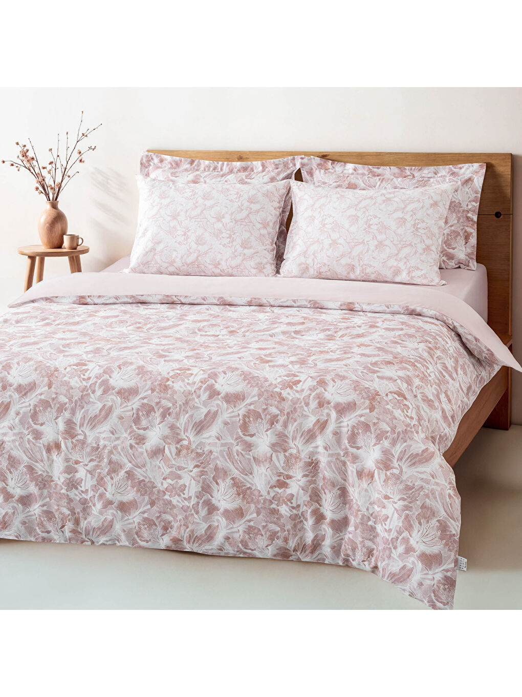 Pembe Fiorina Çift Kişilik Nevresim Takımı %100 Pamuk 210 TC 83 Tel Saten Digital Baskılı Pudra