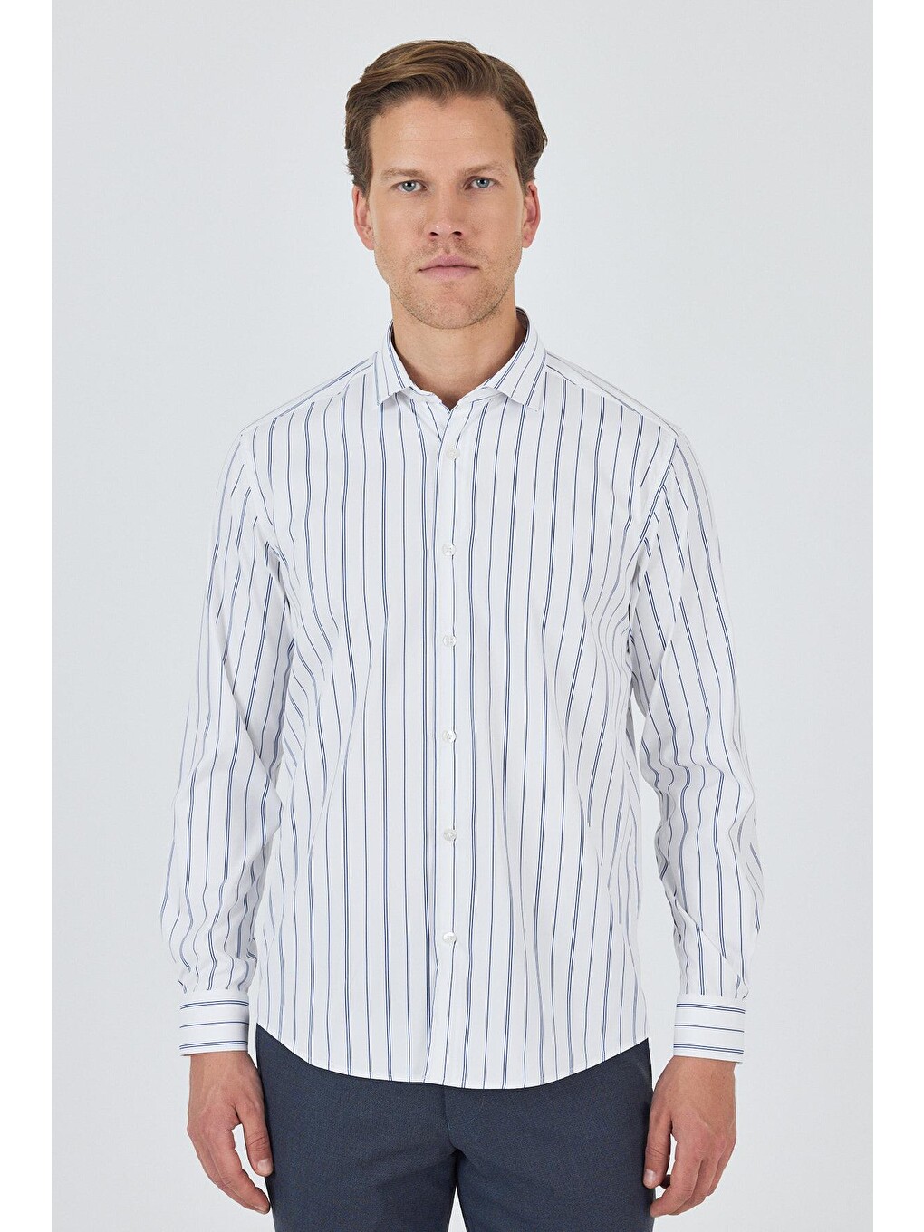 Beyaz Uzun Kol Çizgili Desen Bez Ayağı İtalyan Yaka Cepsiz Esnek Classic Slim Fit Gömlek 1004250203-0