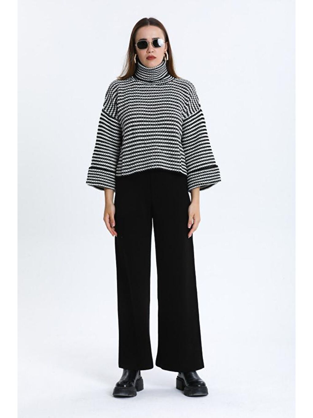 Siyah Kadın Degaje Yaka Çizgili Triko Bluz 014
