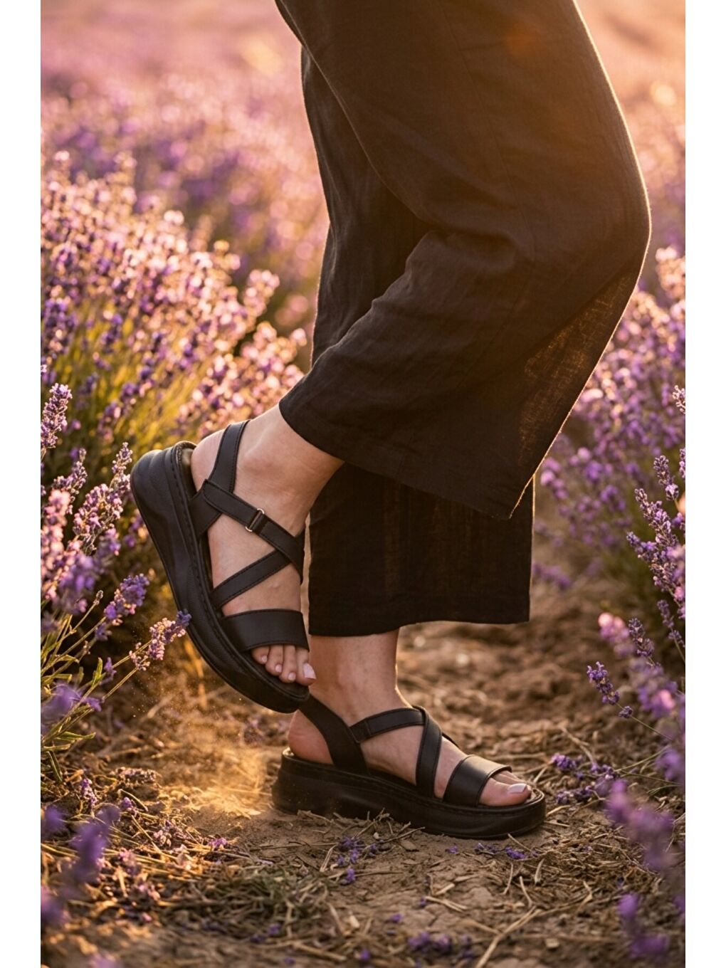 Siyah Yumuşak Tabanlı Kadın Topuklu Sandalet 492123 Z-2