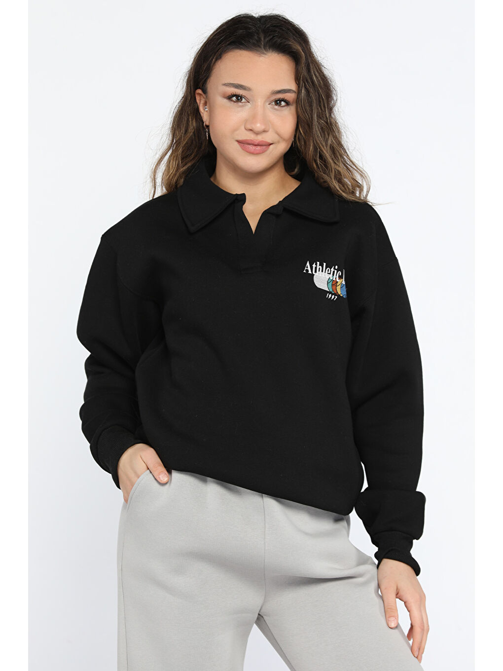 GÜLSELİ Siyah Kadın Polo Yaka Baskılı Şardonlu Sweatshirt