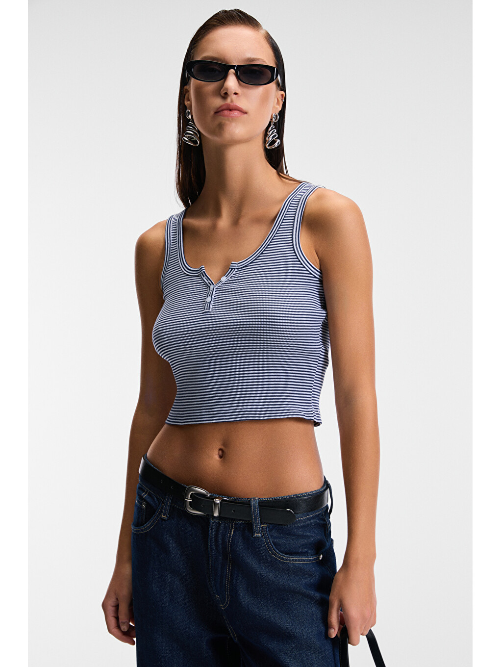 Mavsera Kadın Kalın Askılı U Yaka Patlı Düğmeli Crop Slim Beyaz-lacivert Atlet-1