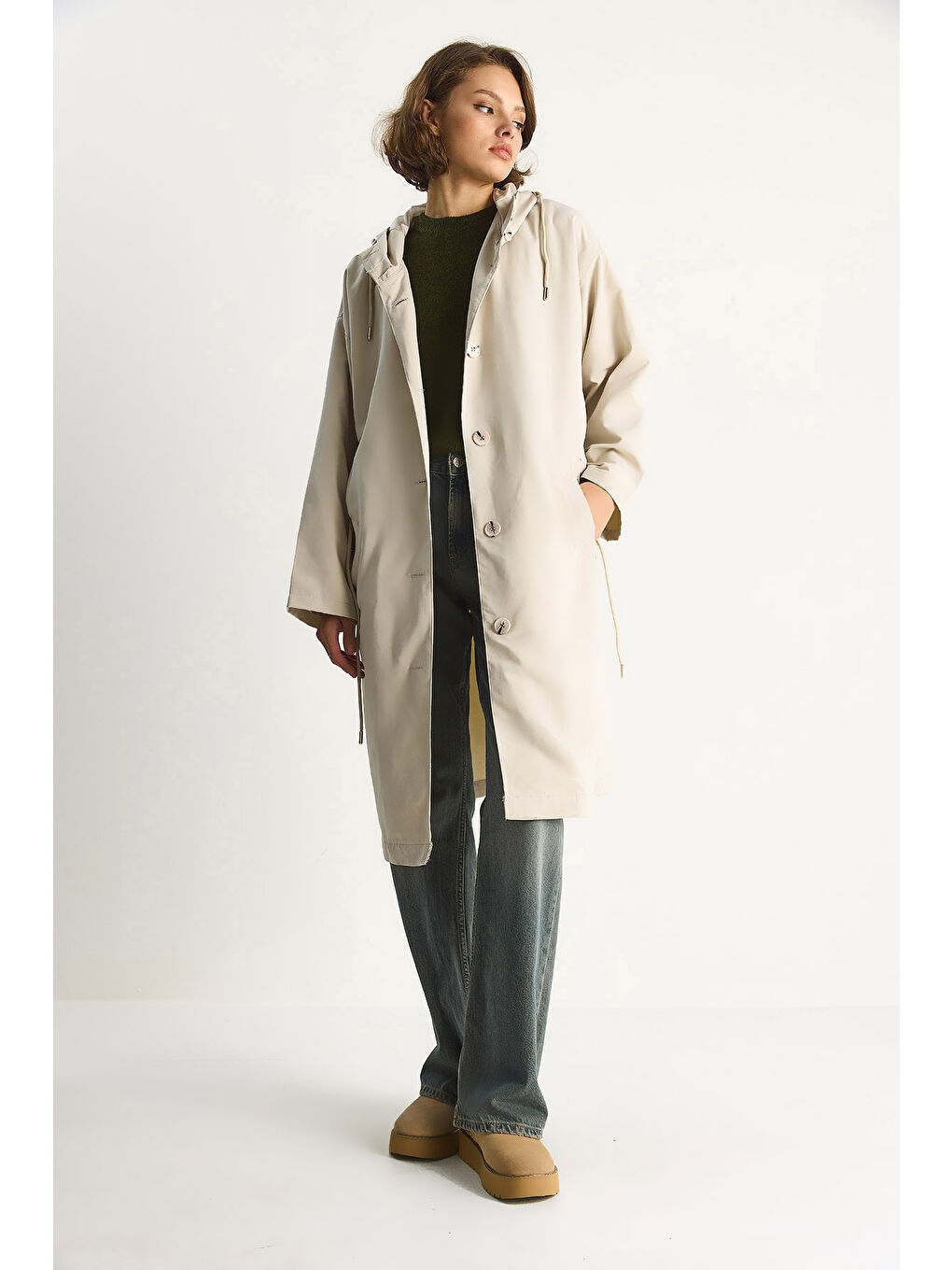 Bej Kadın Kapüşonlu Astarlı Cep Detaylı Orta Boy Mevsimlik Trençkot-2