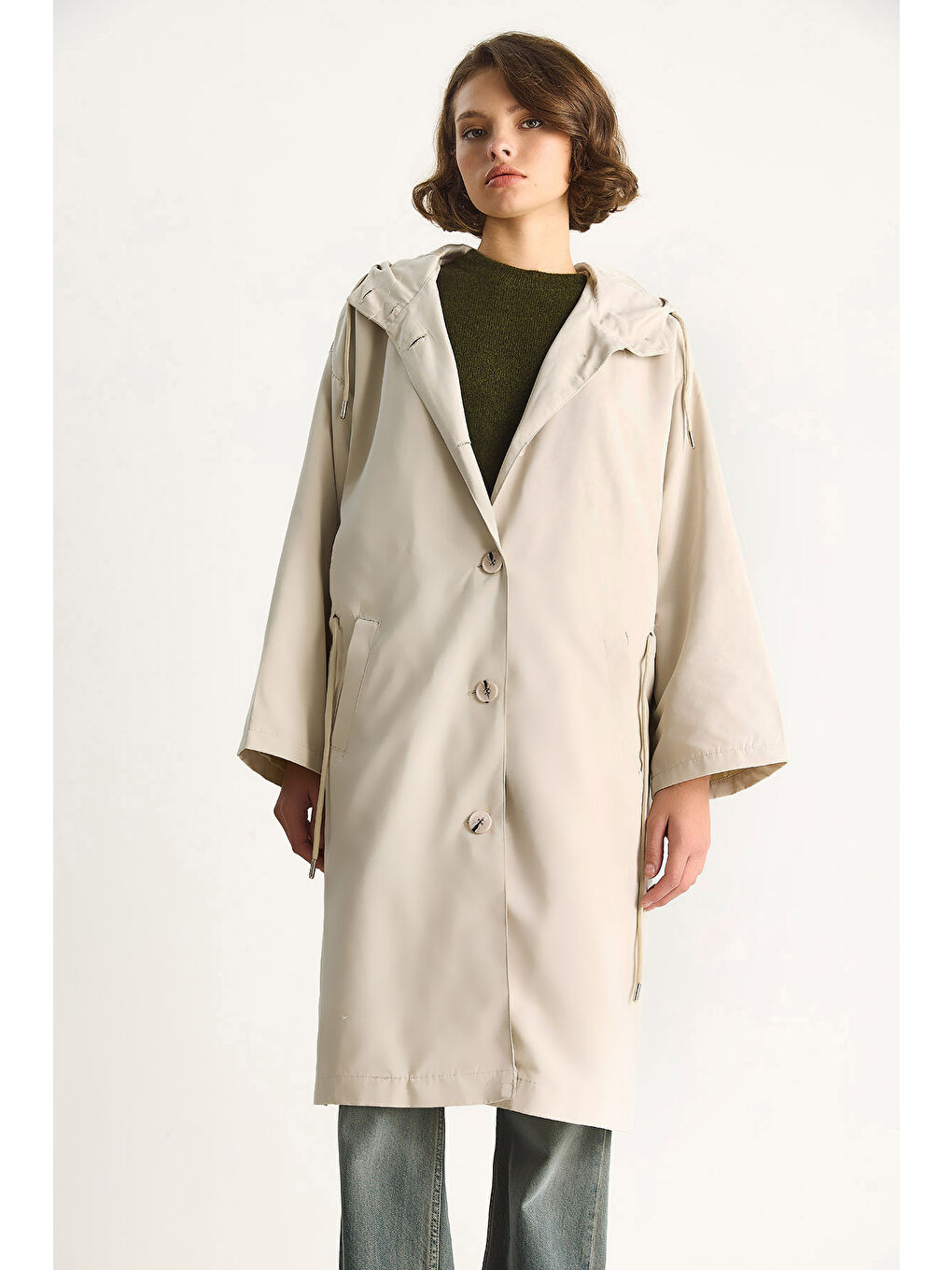 Bej Kadın Kapüşonlu Astarlı Cep Detaylı Orta Boy Mevsimlik Trençkot-3