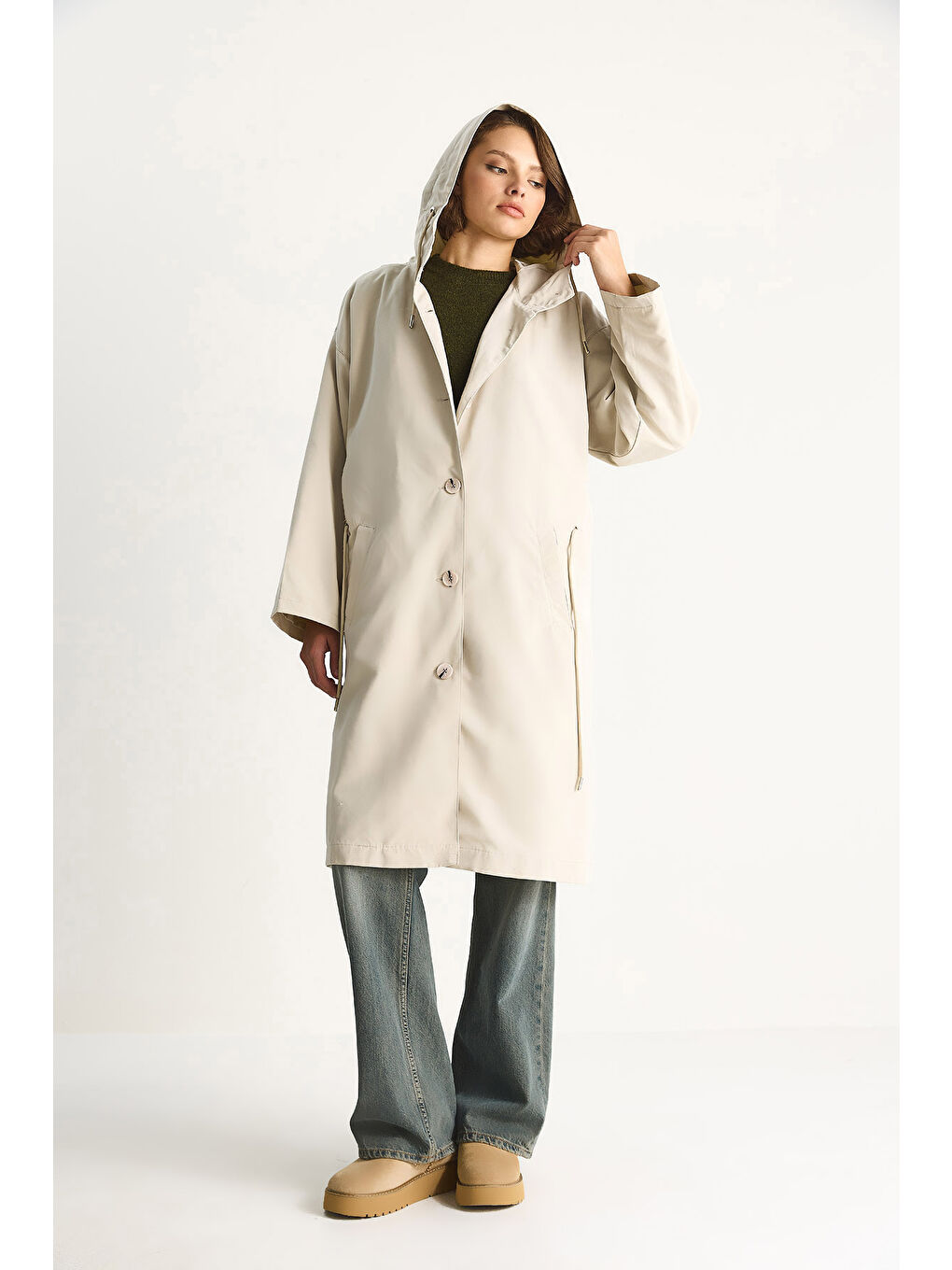 Bej Kadın Kapüşonlu Astarlı Cep Detaylı Orta Boy Mevsimlik Trençkot-4
