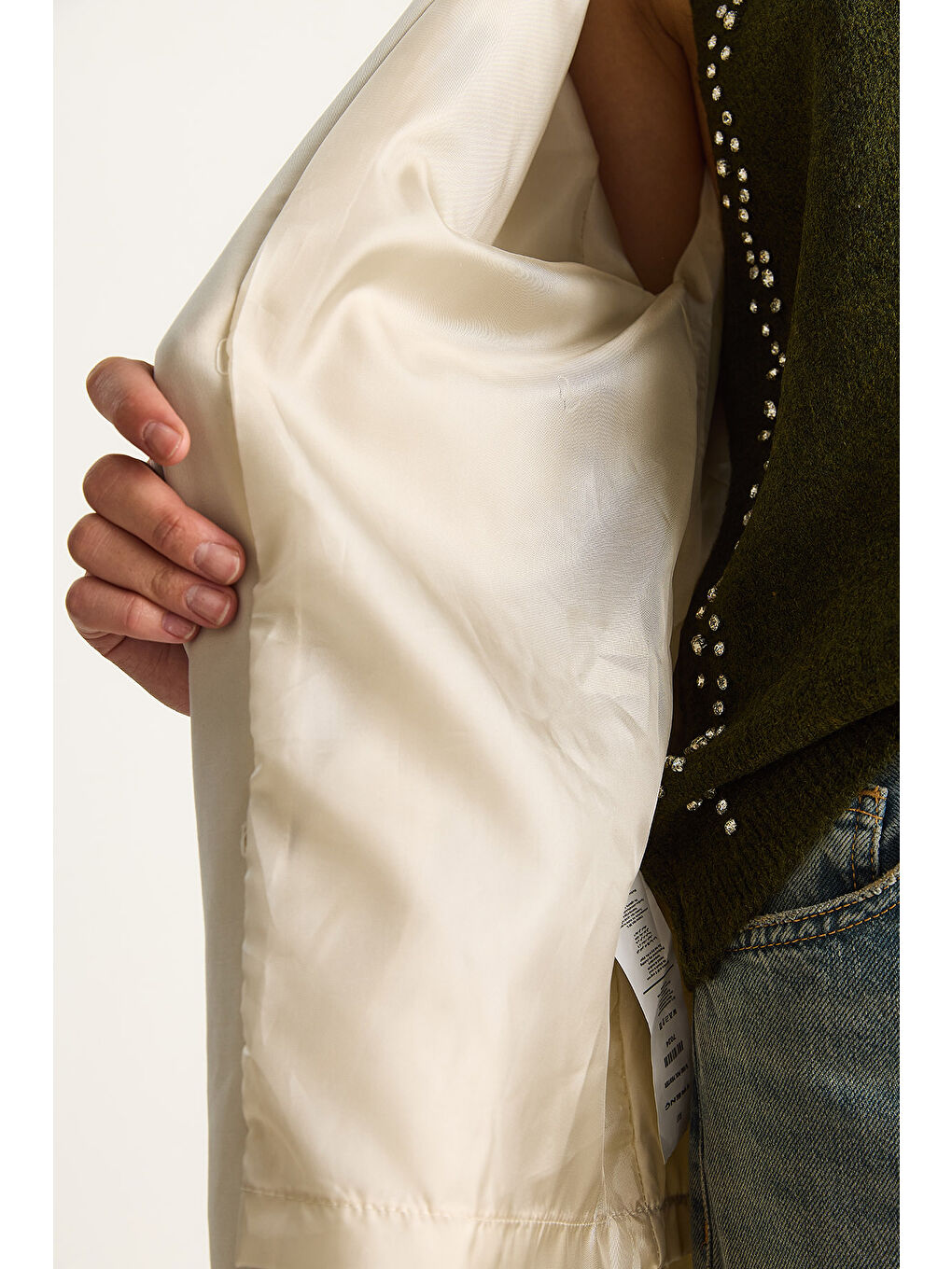 Bej Kadın Kapüşonlu Astarlı Cep Detaylı Orta Boy Mevsimlik Trençkot-5