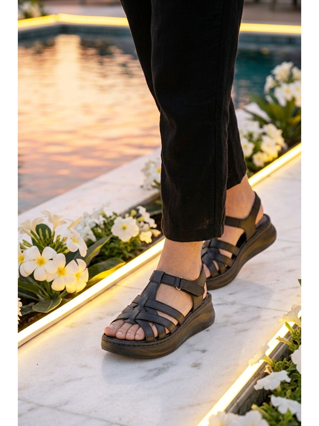 Siyah Yumuşak Tabanlı Kadın Topuklu Sandalet 492113 Z-2