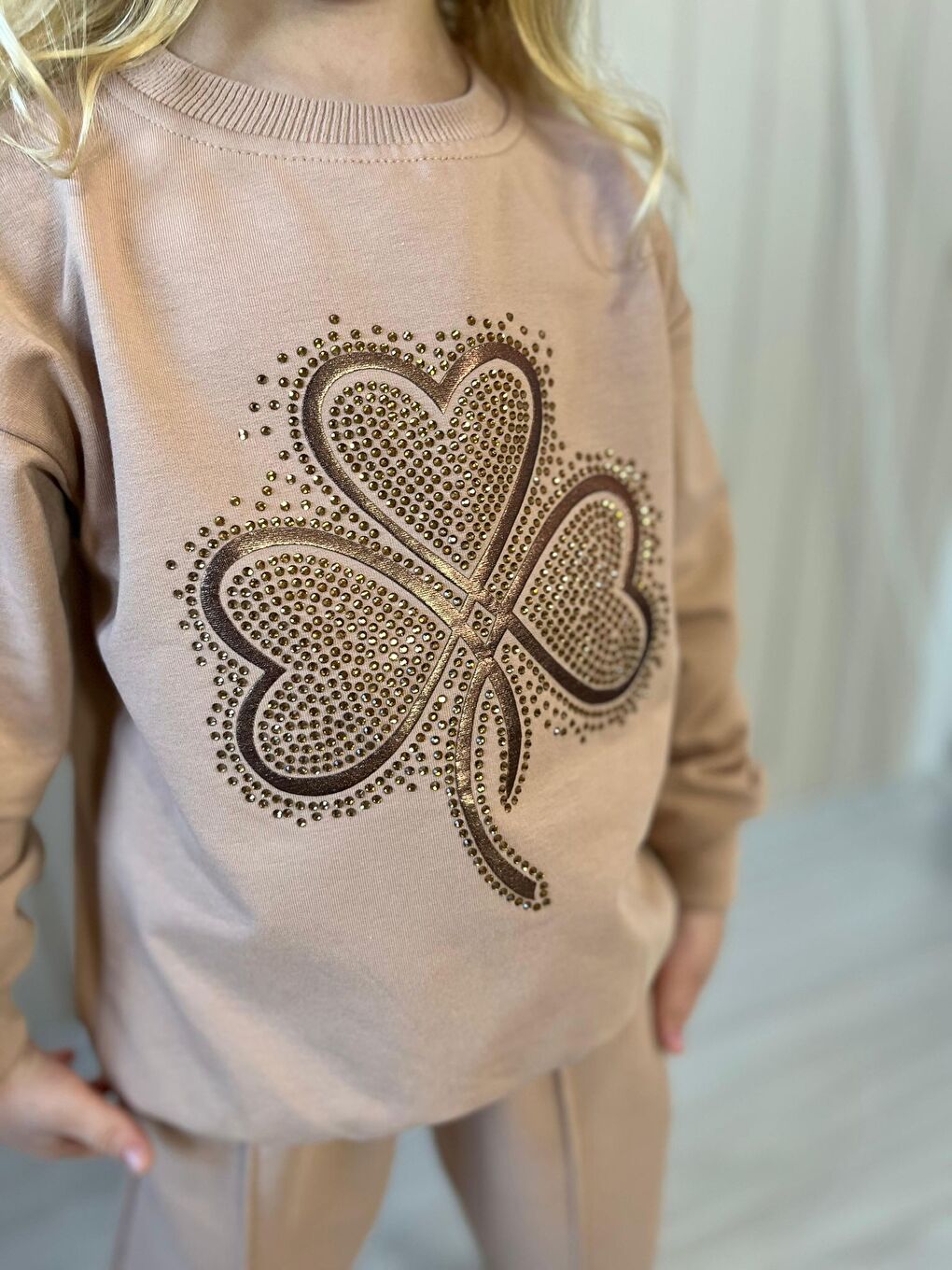 Kız Çocuk Kalpli Yonca Desenli Takım Bej-3