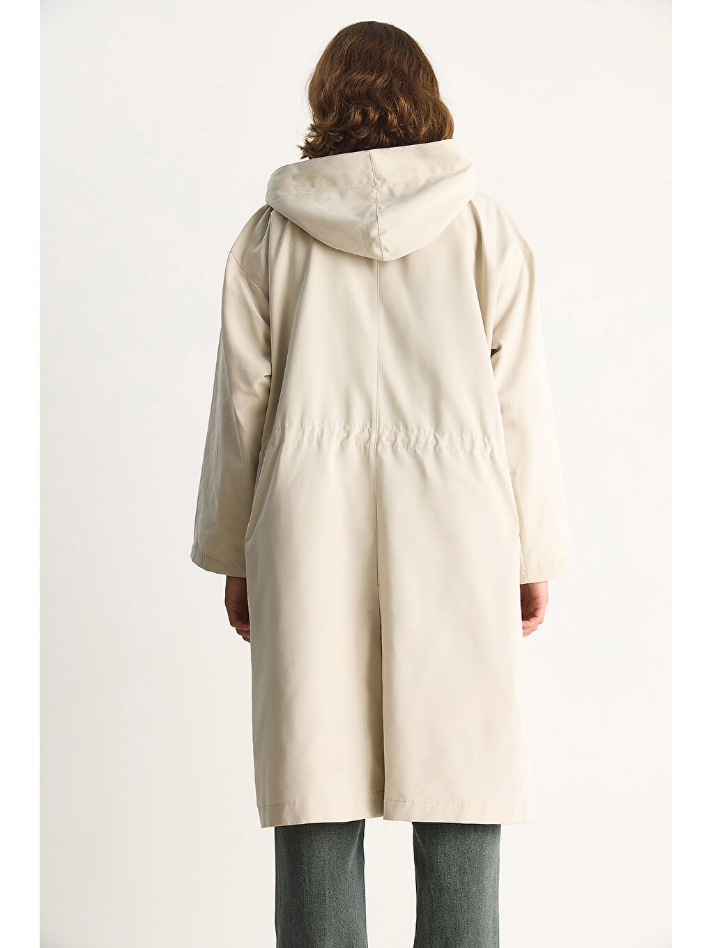 Bej Kadın Kapüşonlu Astarlı Cep Detaylı Orta Boy Mevsimlik Trençkot-7
