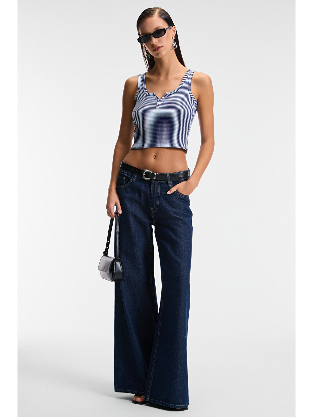 Mavsera Kadın Kalın Askılı U Yaka Patlı Düğmeli Crop Slim Beyaz-lacivert Atlet-3