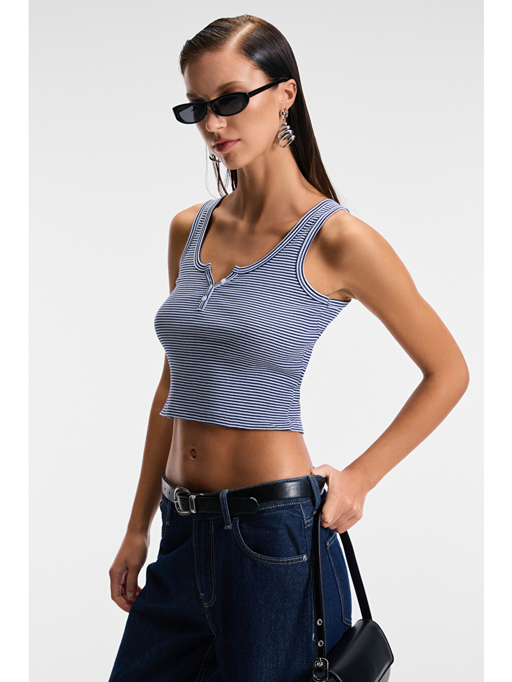 Mavsera Kadın Kalın Askılı U Yaka Patlı Düğmeli Crop Slim Beyaz-lacivert Atlet-4