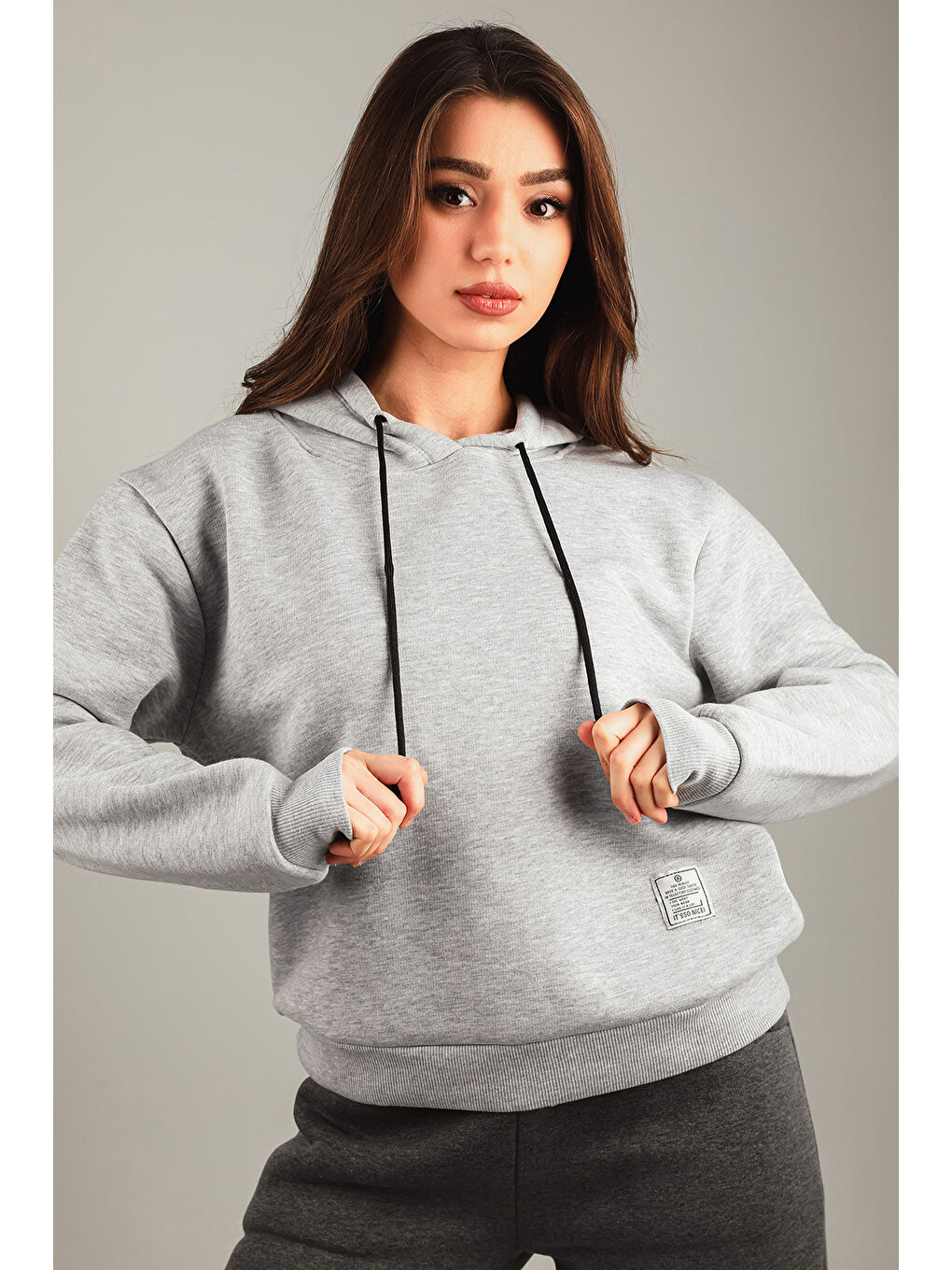 GÜLSELİ Gri Kadın Kapüşonlu Üç İplik Şardonlu Sweatshirt